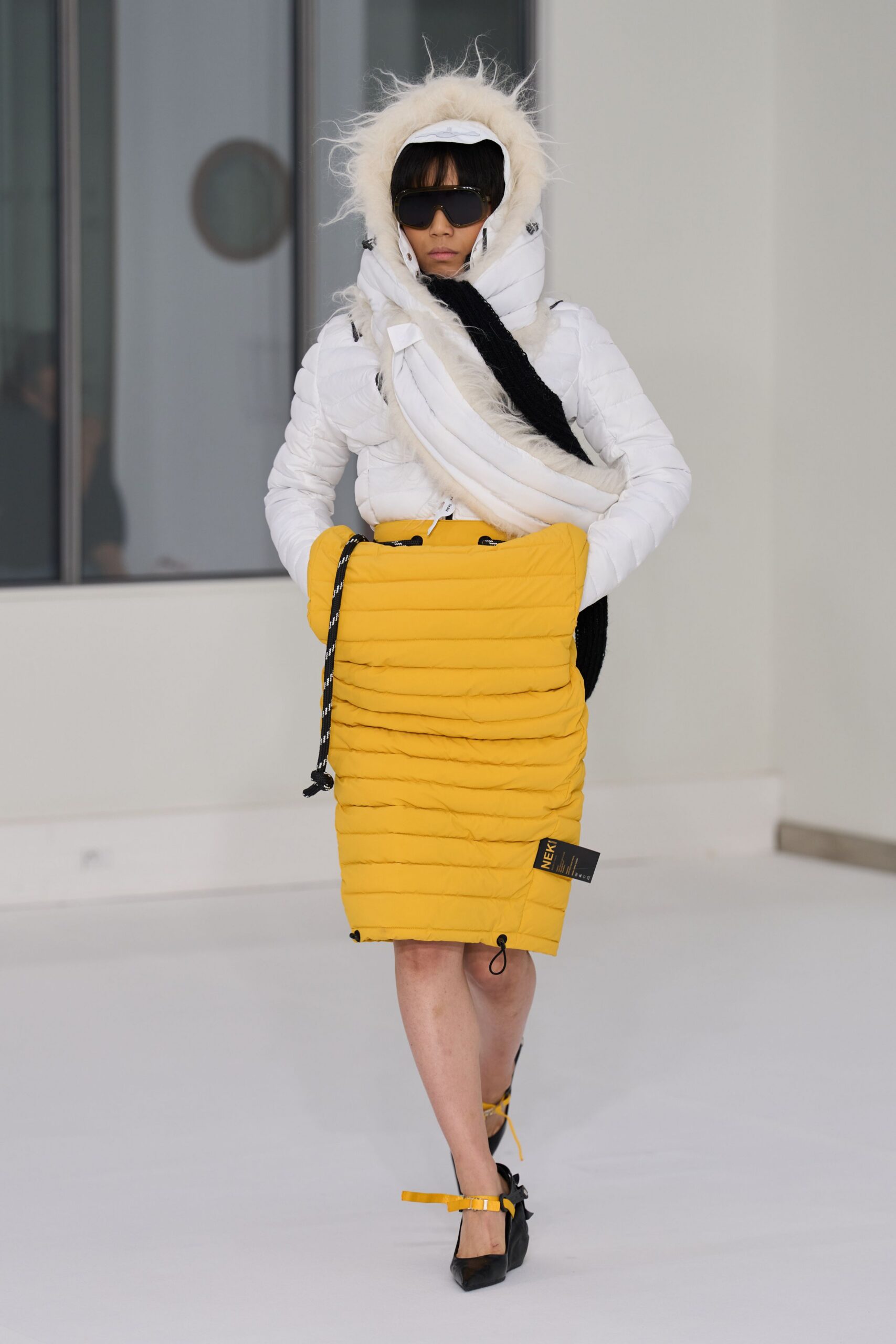 white cotton long-sleeve hooded fitted padded coat