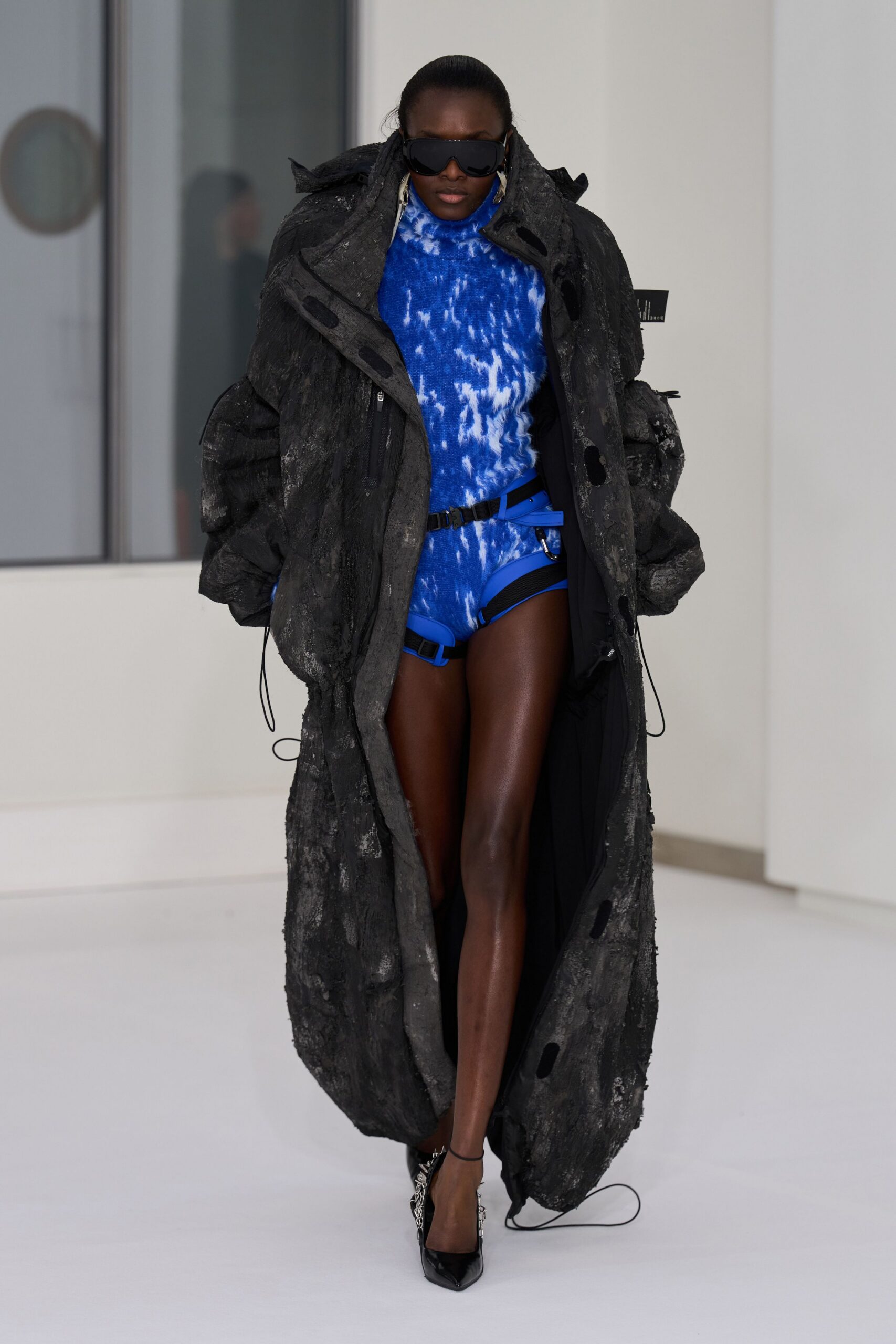 black cotton long-sleeve collared oversized textured coat