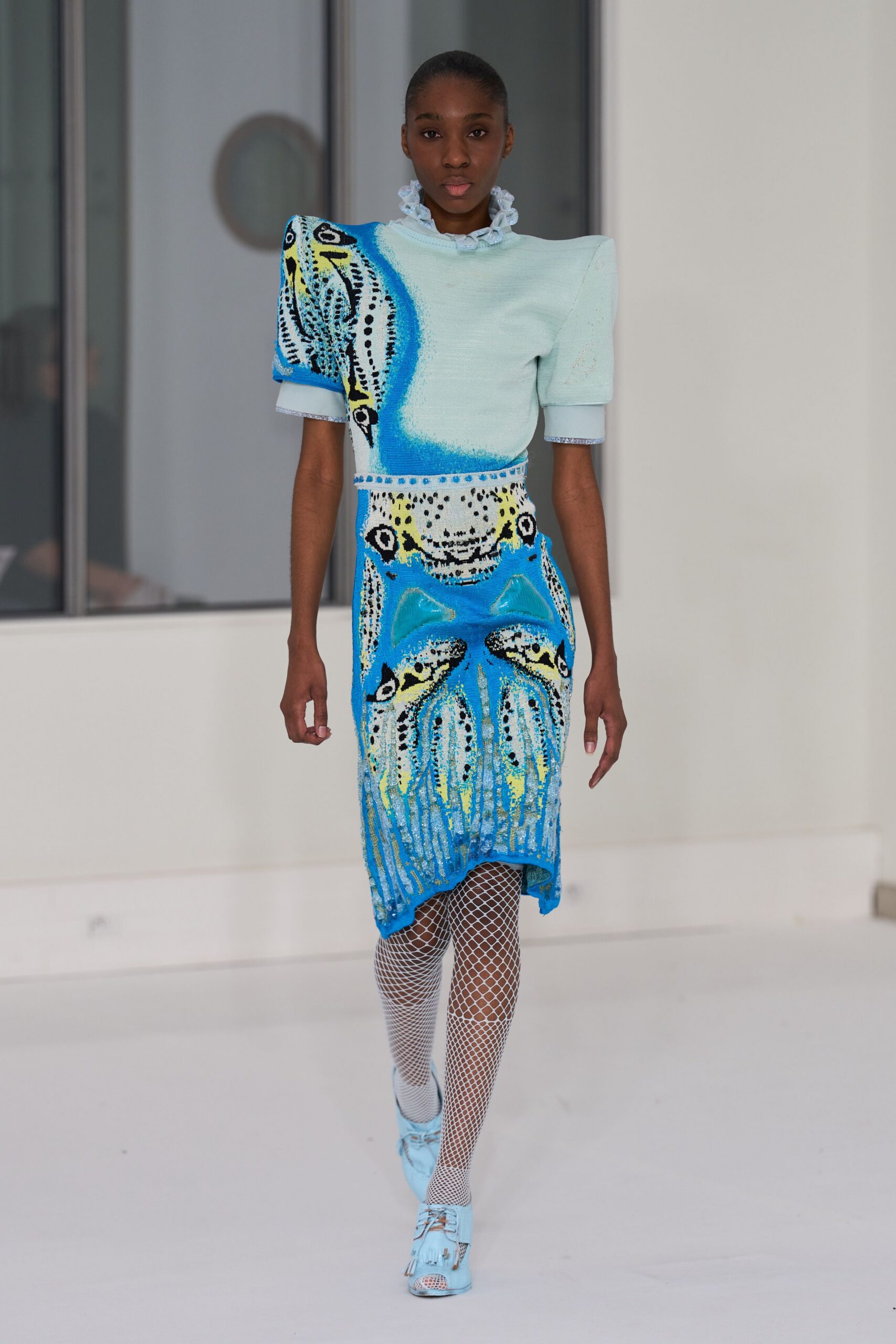 blue cotton short-sleeve high-neck fitted printed pleated dress