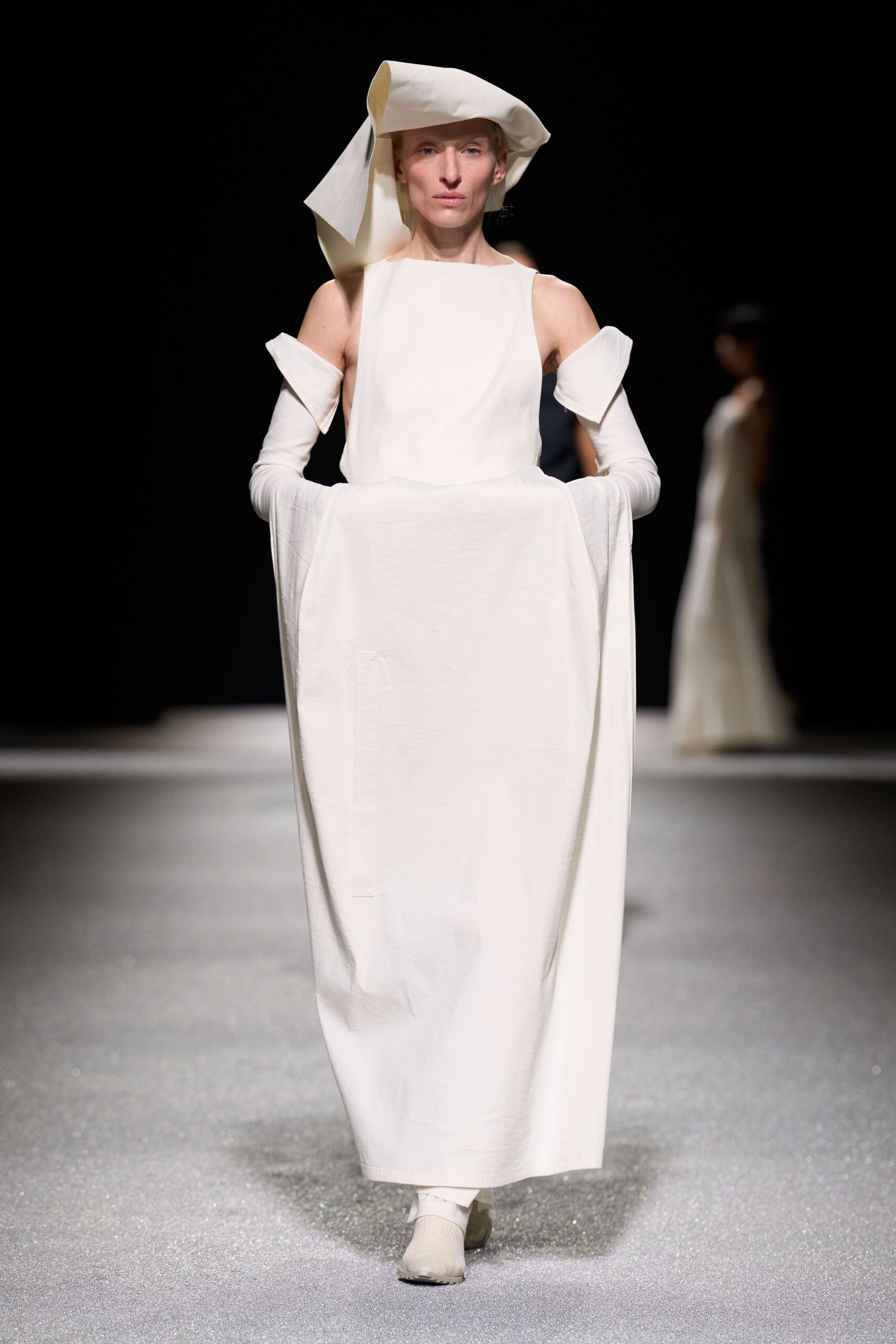white relaxed maxi dress with hat