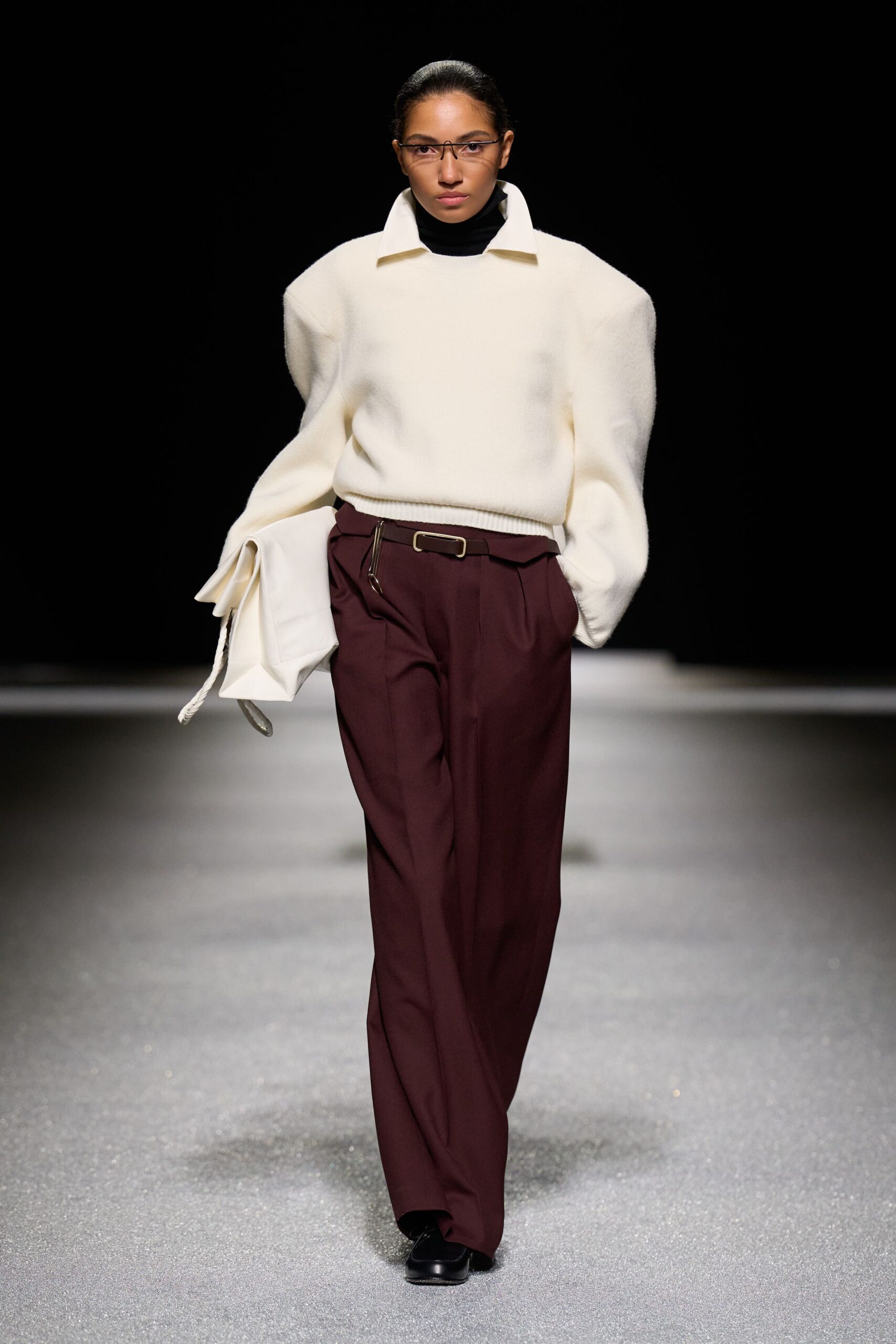 maroon cotton relaxed pleated pants