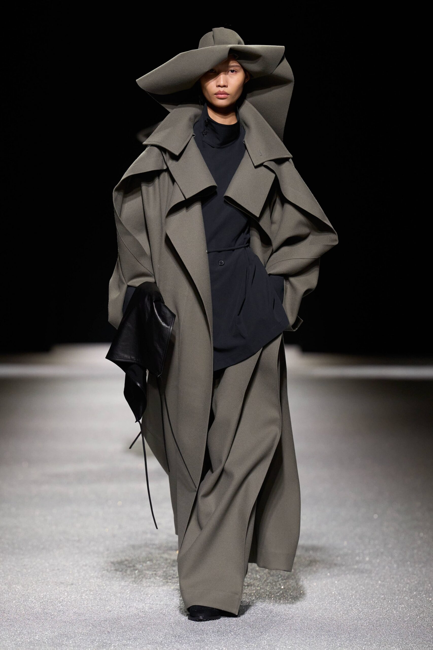 gray wool long-sleeve collared oversized draped coat
