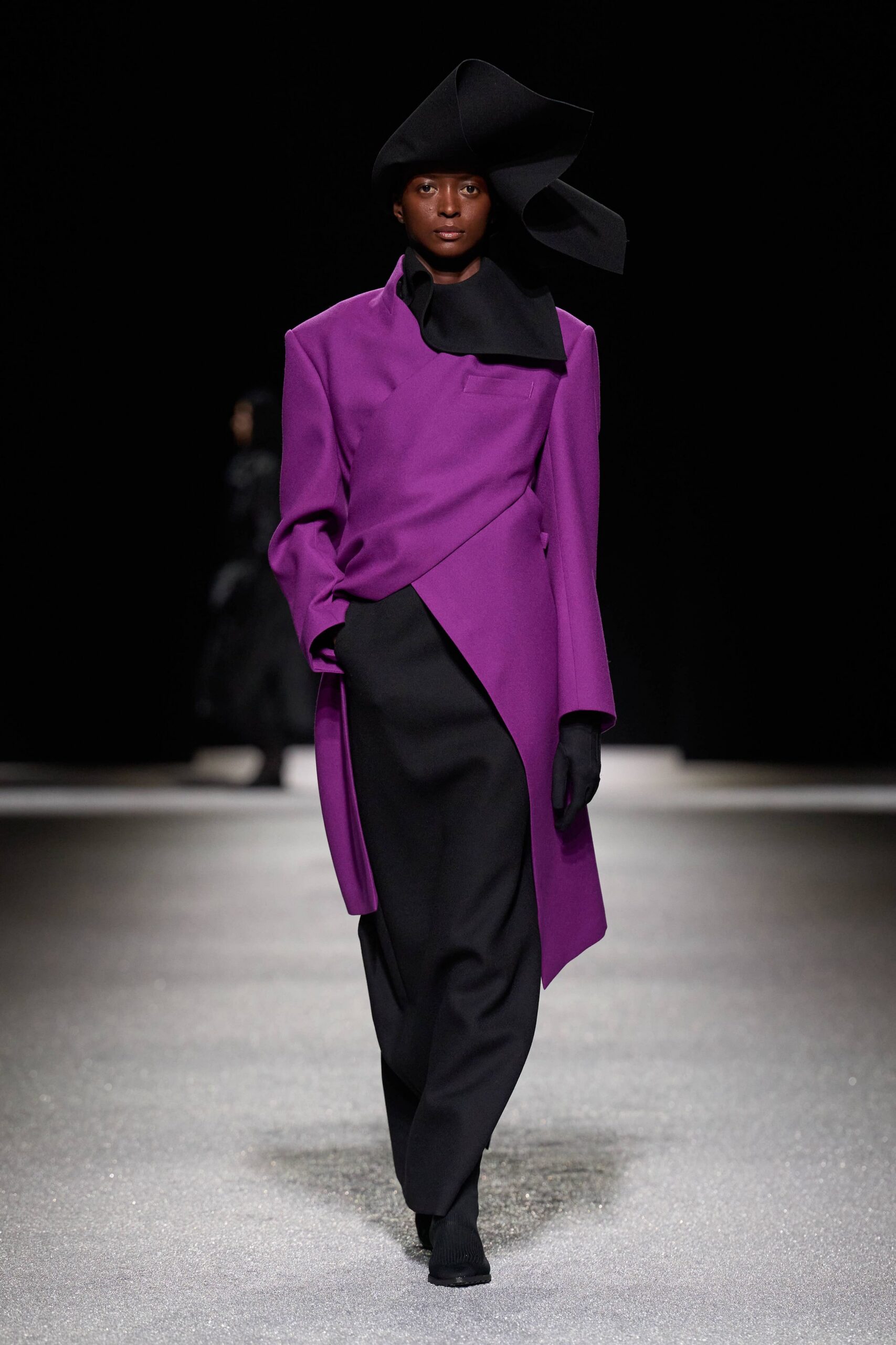purple wool long-sleeve collared structured draped coat