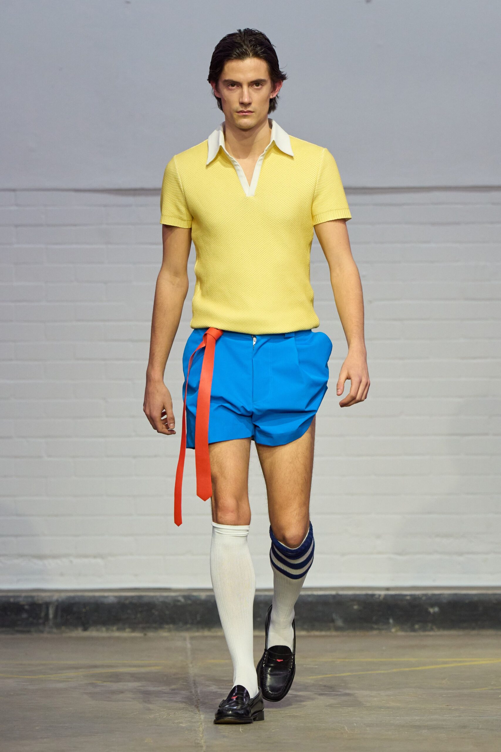 yellow cotton short-sleeve collared fitted top