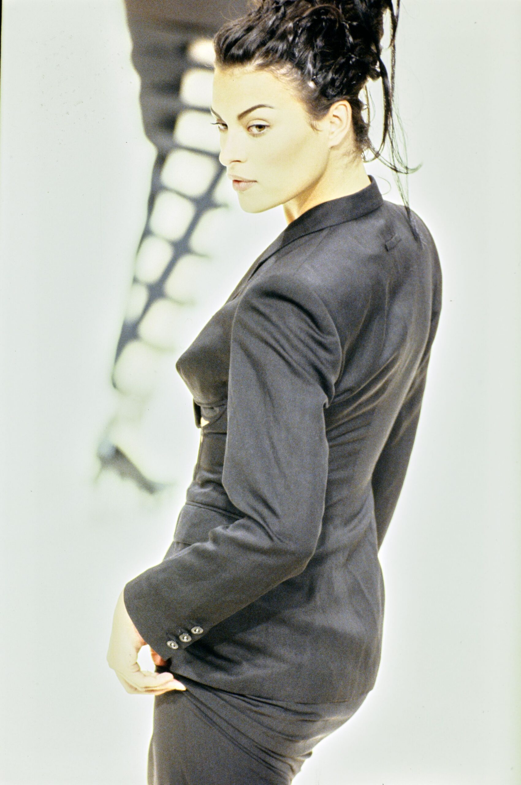 black long-sleeve collared tailored blazer