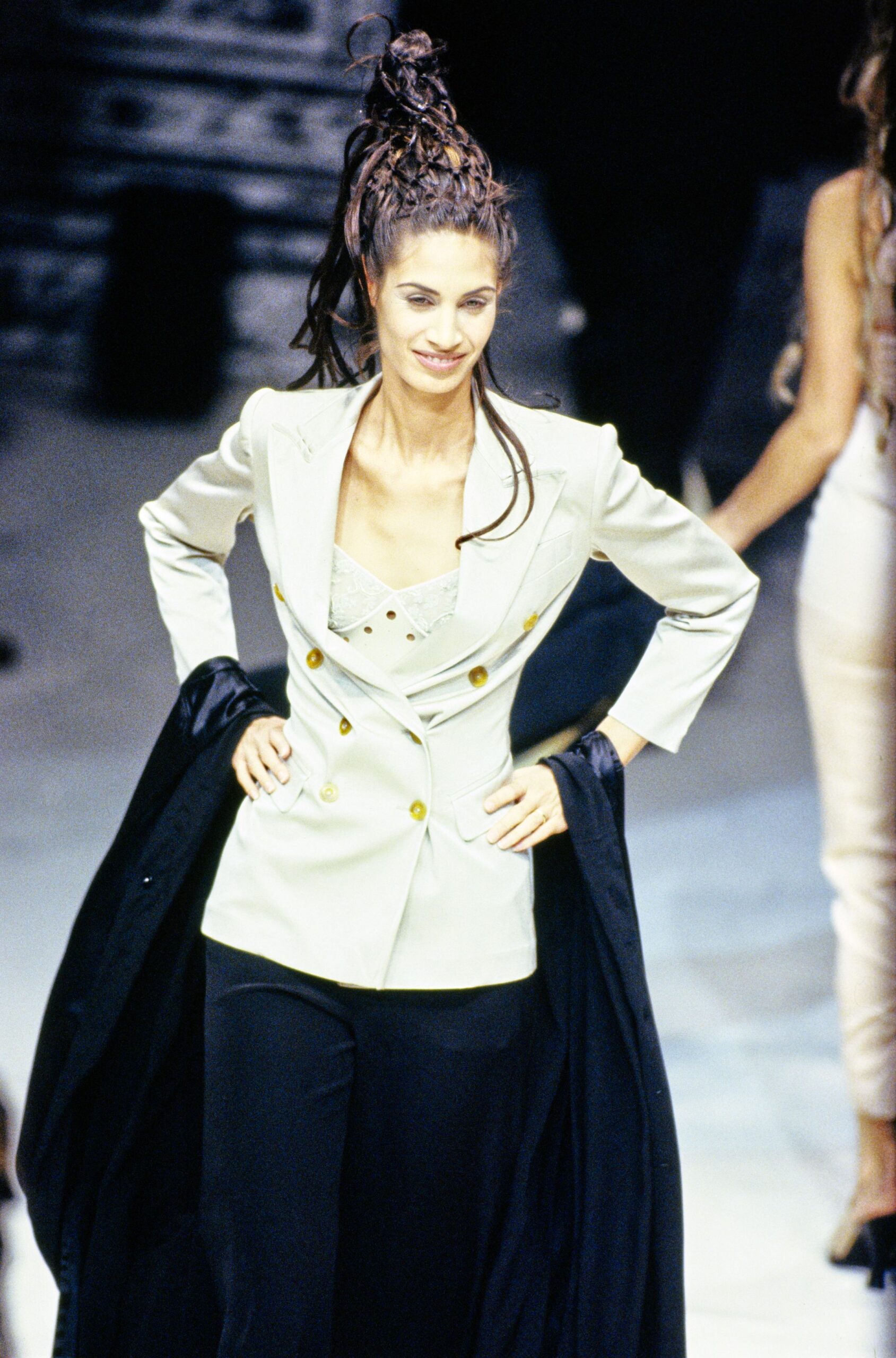 white cotton long-sleeve collared tailored buttoned blazer