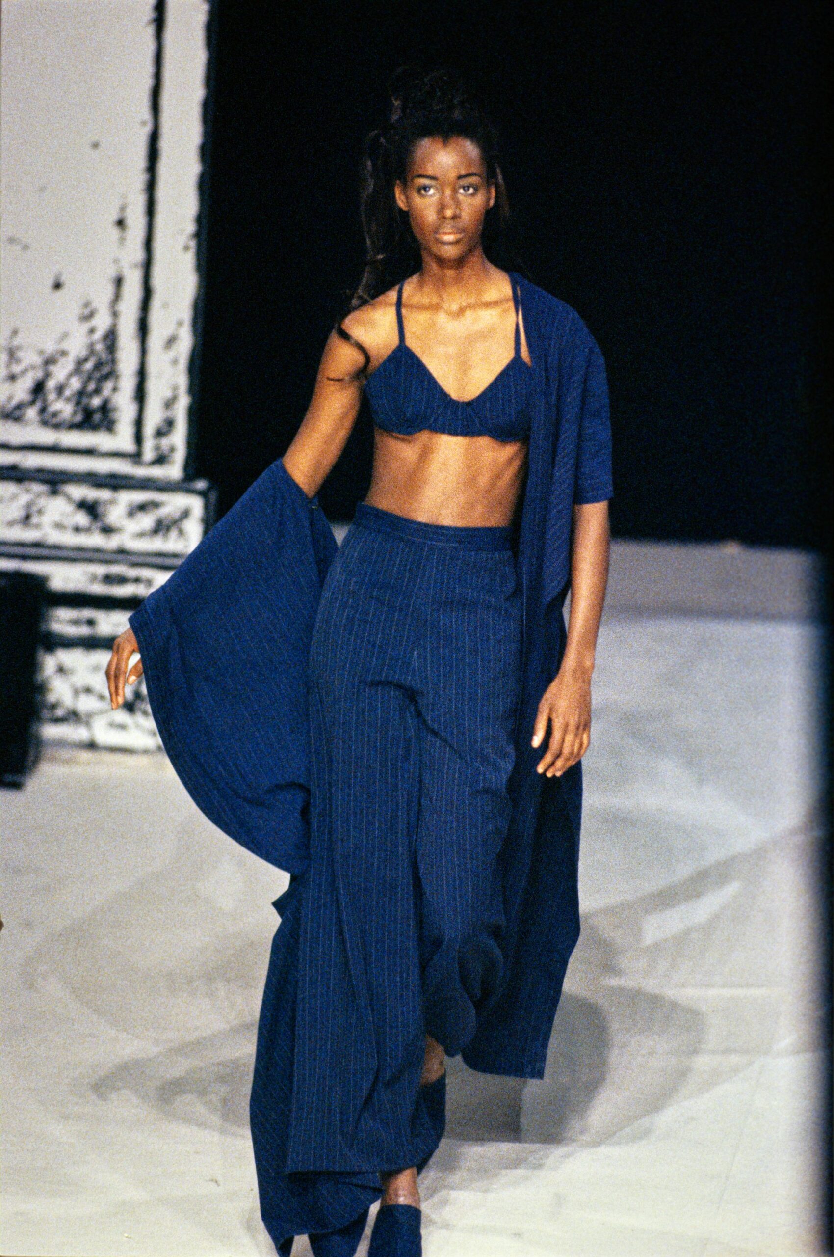 blue cotton fitted high-waisted straight-leg pleated pants