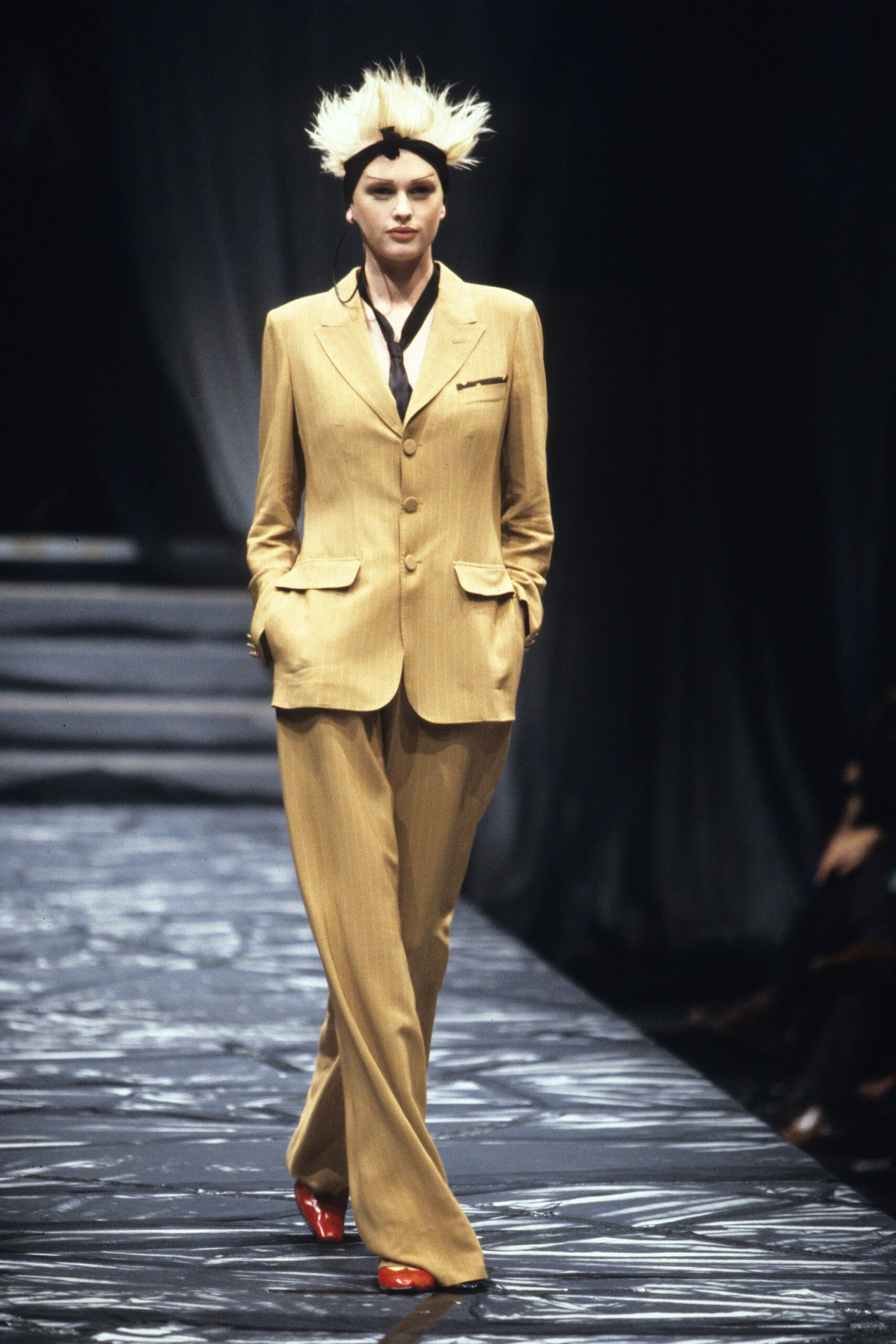 yellow tailored suit with red shoes
