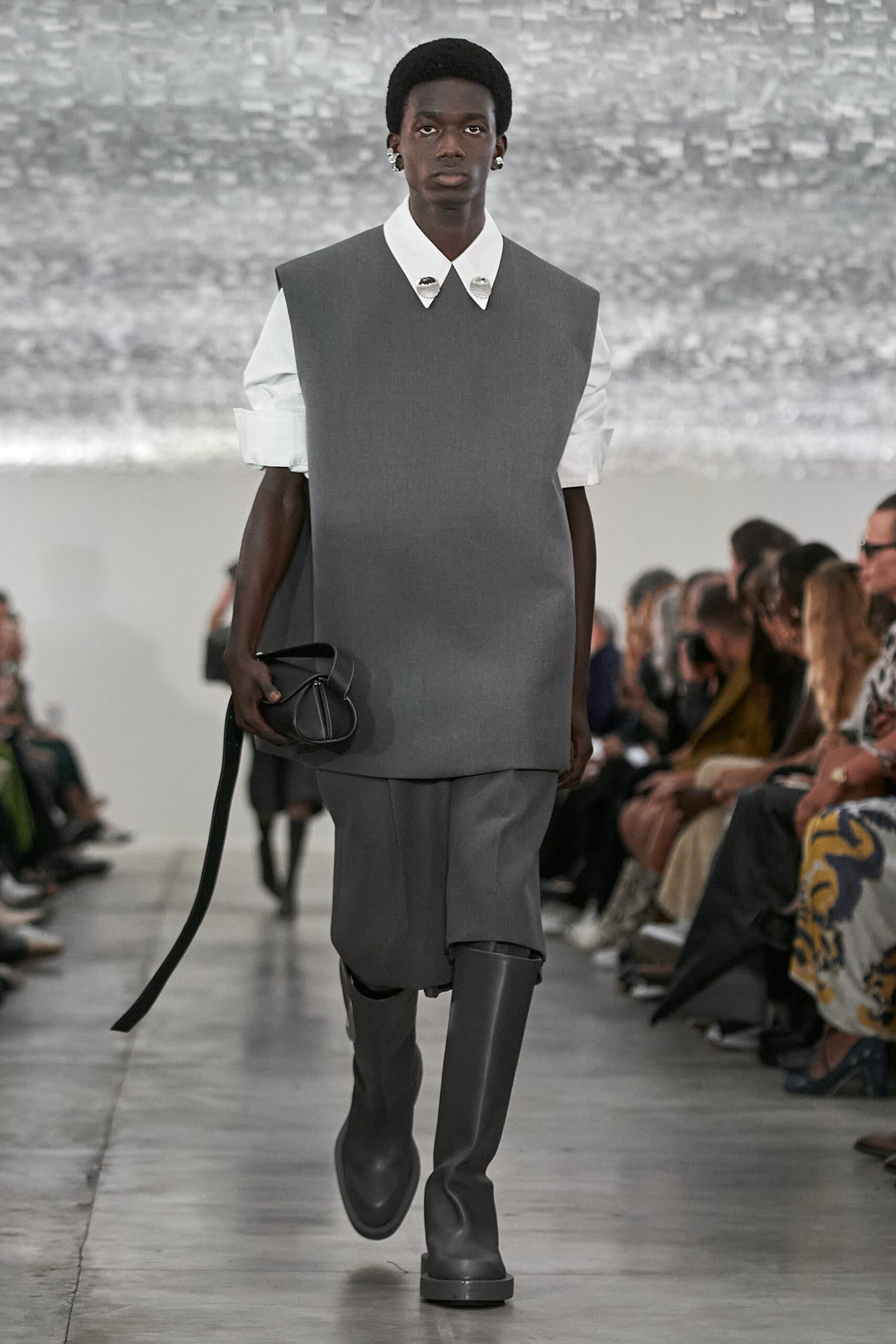 gray cotton short-sleeve collared oversized top