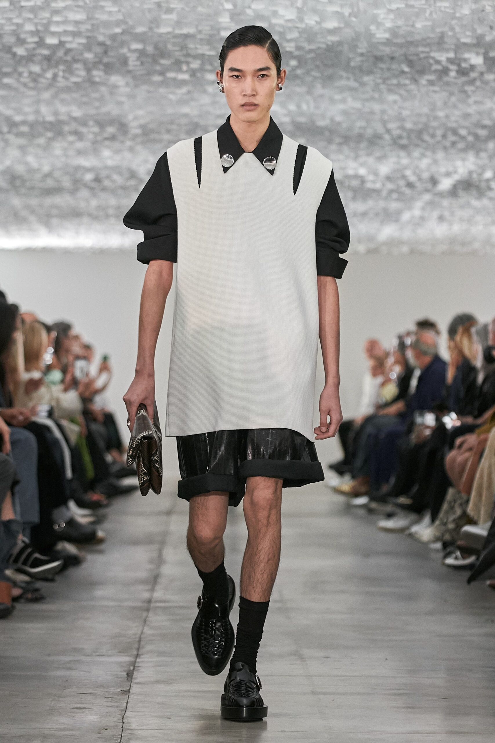 black leather fitted zippered short shorts