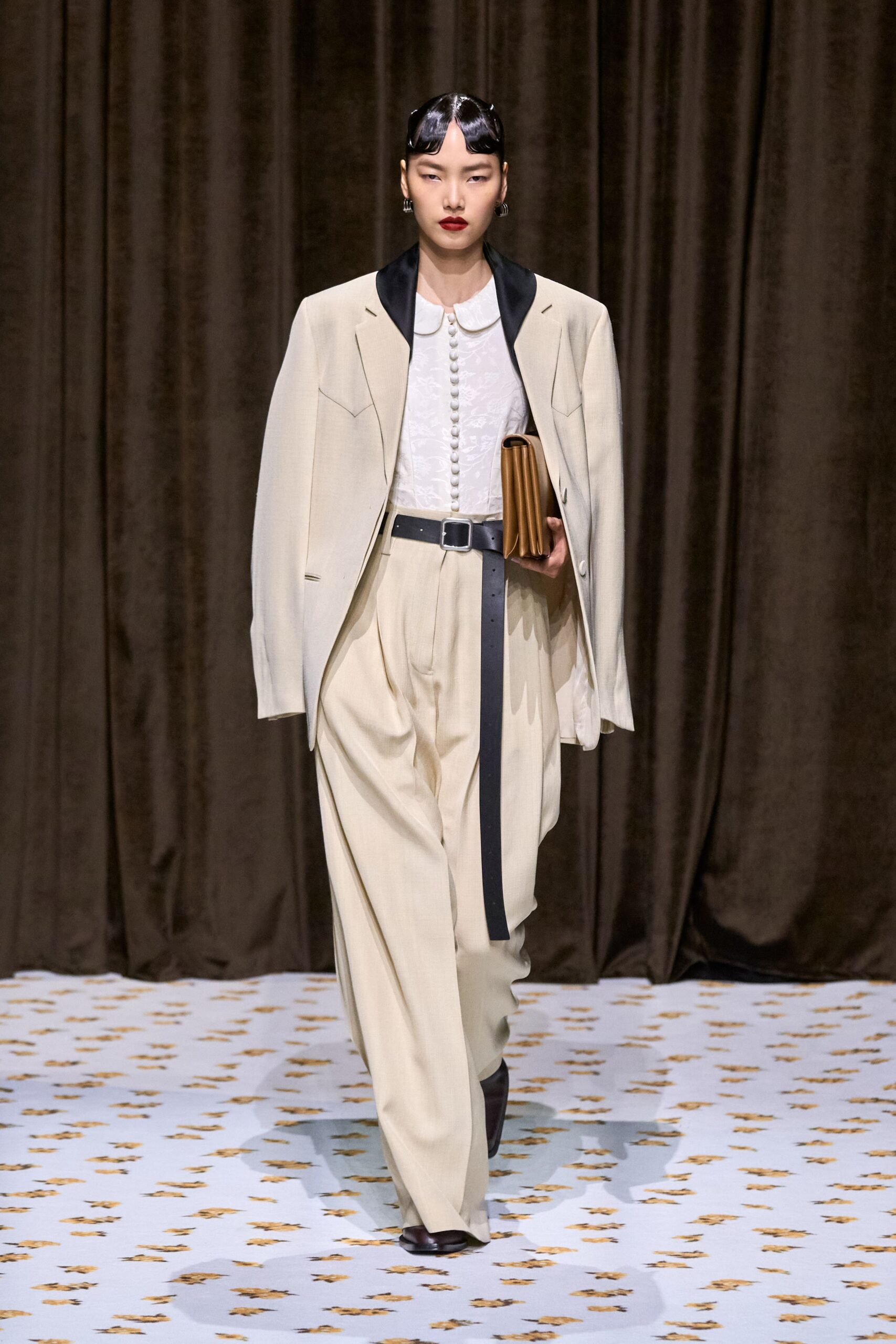 beige cotton long-sleeve collared structured buttoned blazer