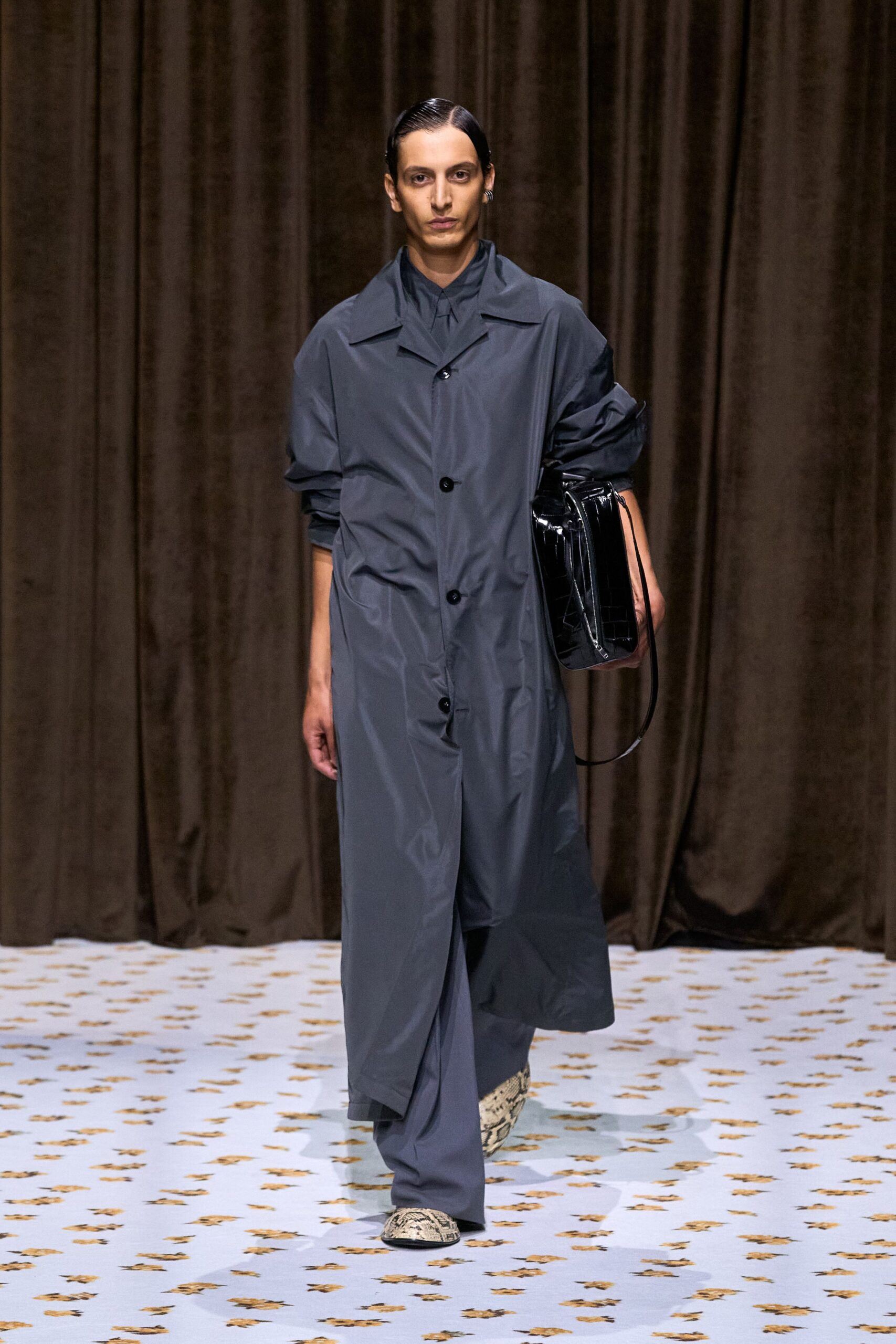 gray cotton long-sleeve collared relaxed buttoned coat