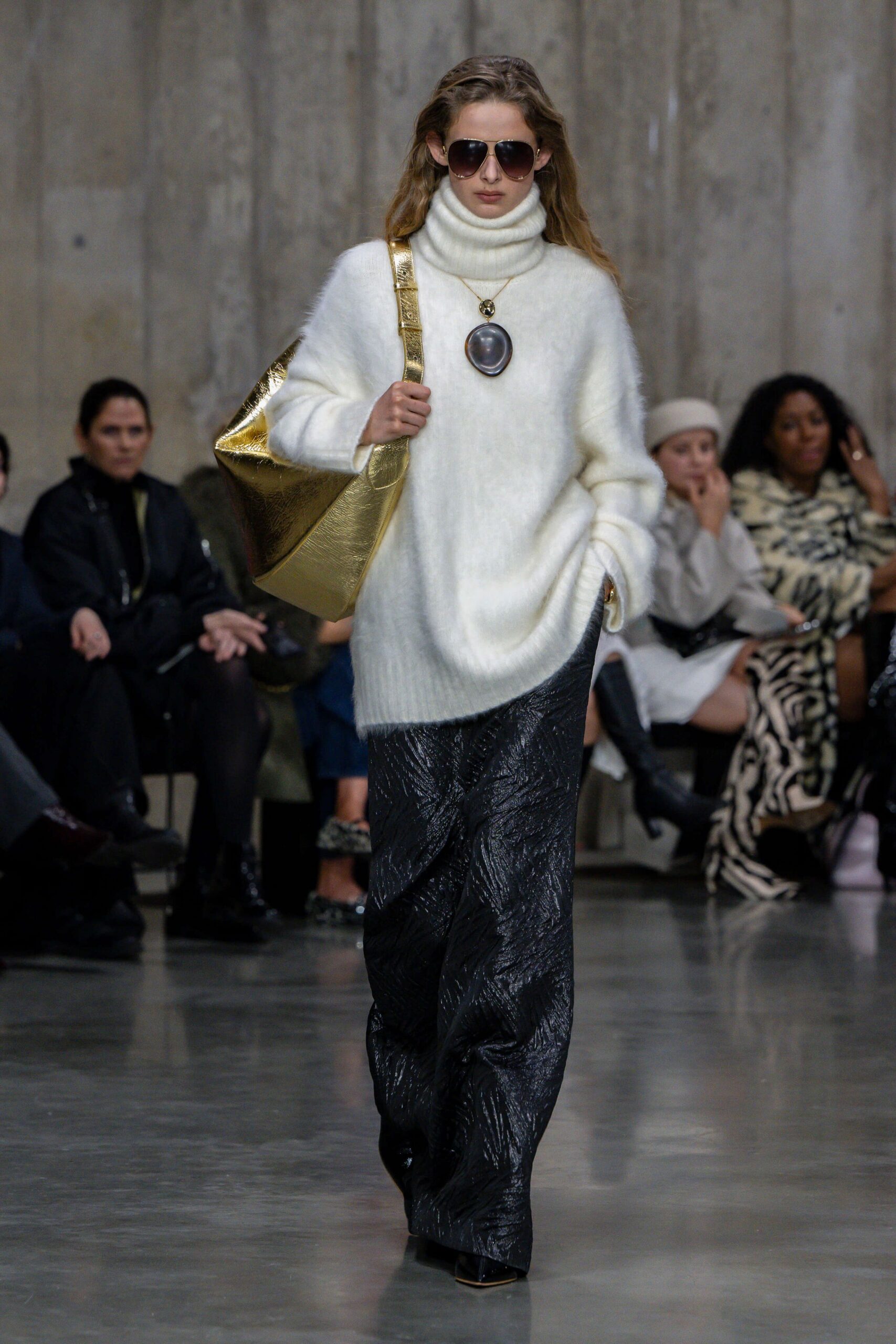 oversized white sweater with black pants