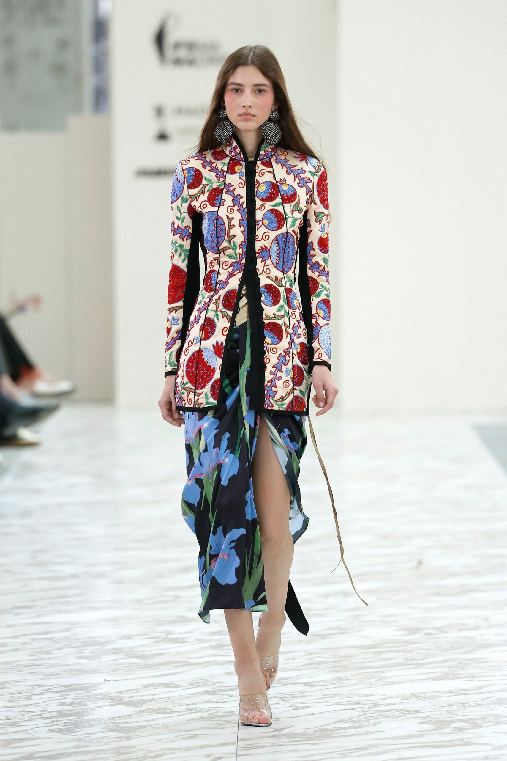 black silk long-sleeve collared fitted embroidered buttoned jacket