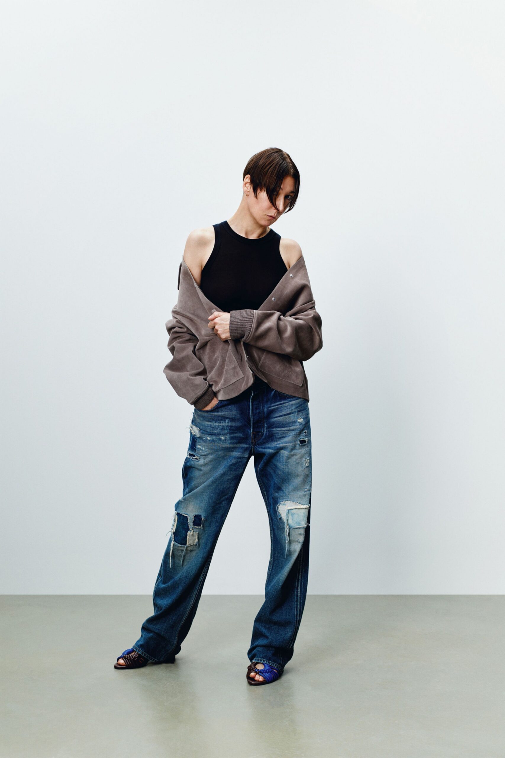 gray long-sleeve relaxed buttoned jacket