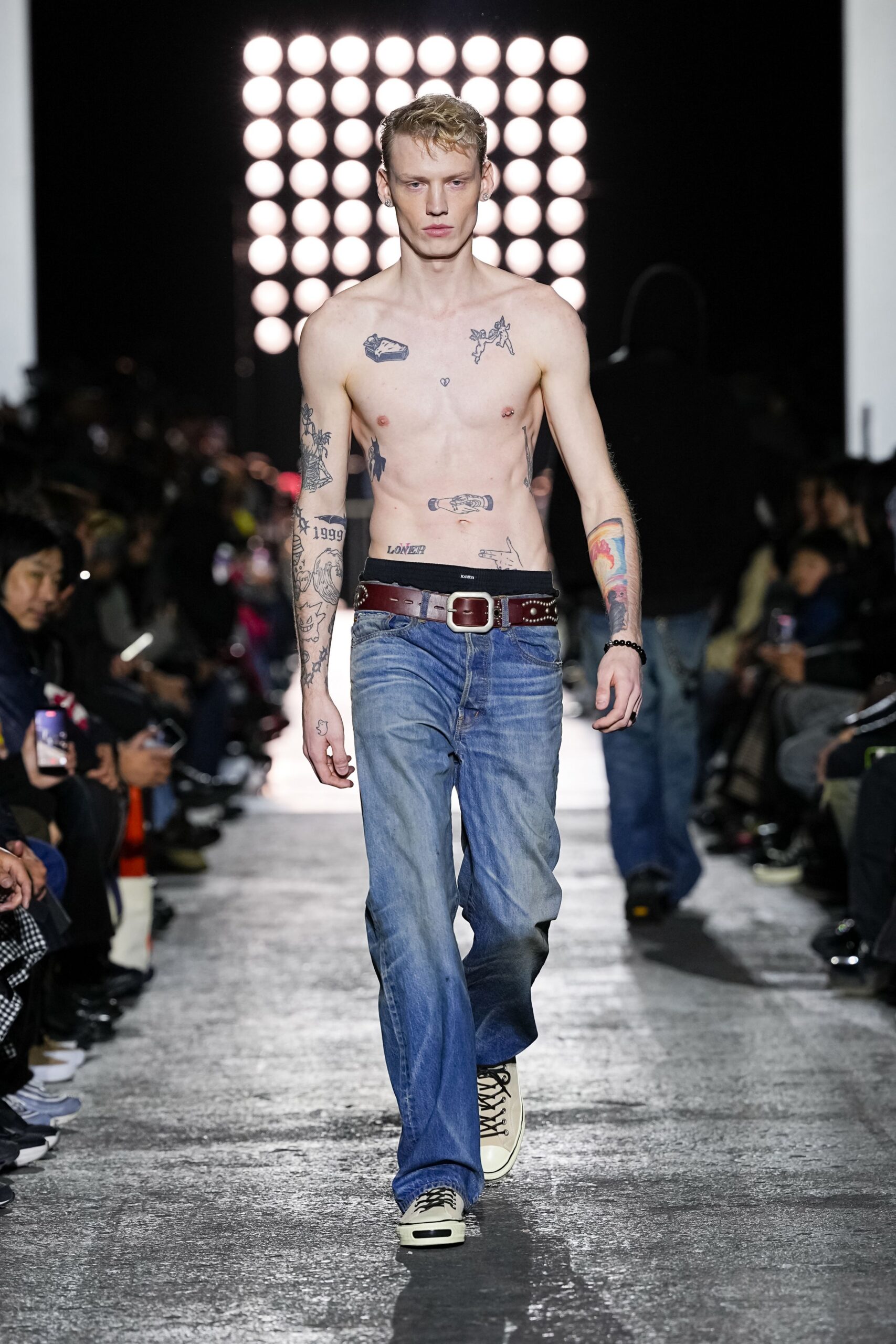 blue denim relaxed pants with belt