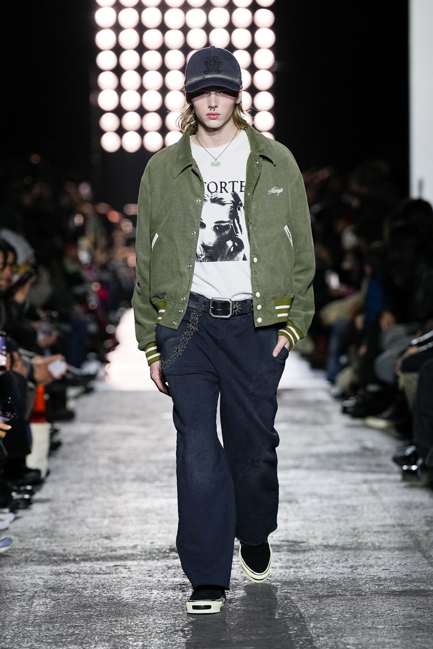 green cotton long-sleeve collared relaxed buttoned jacket