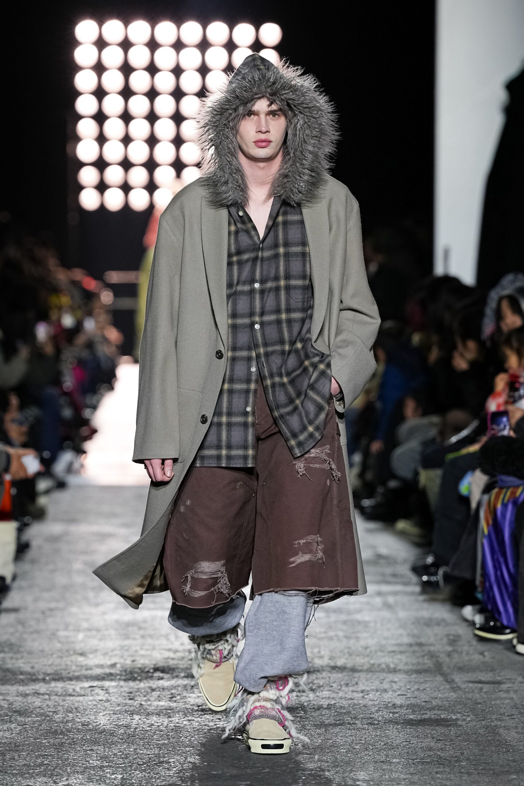 brown denim relaxed distressed pants