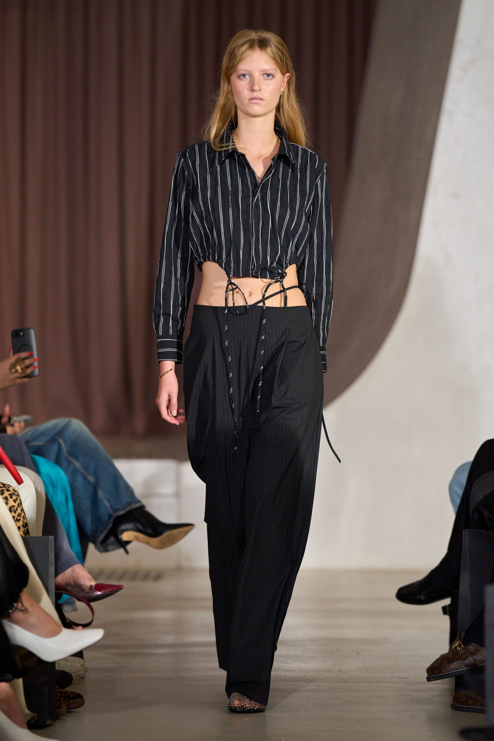 black relaxed pleated wide-leg pants