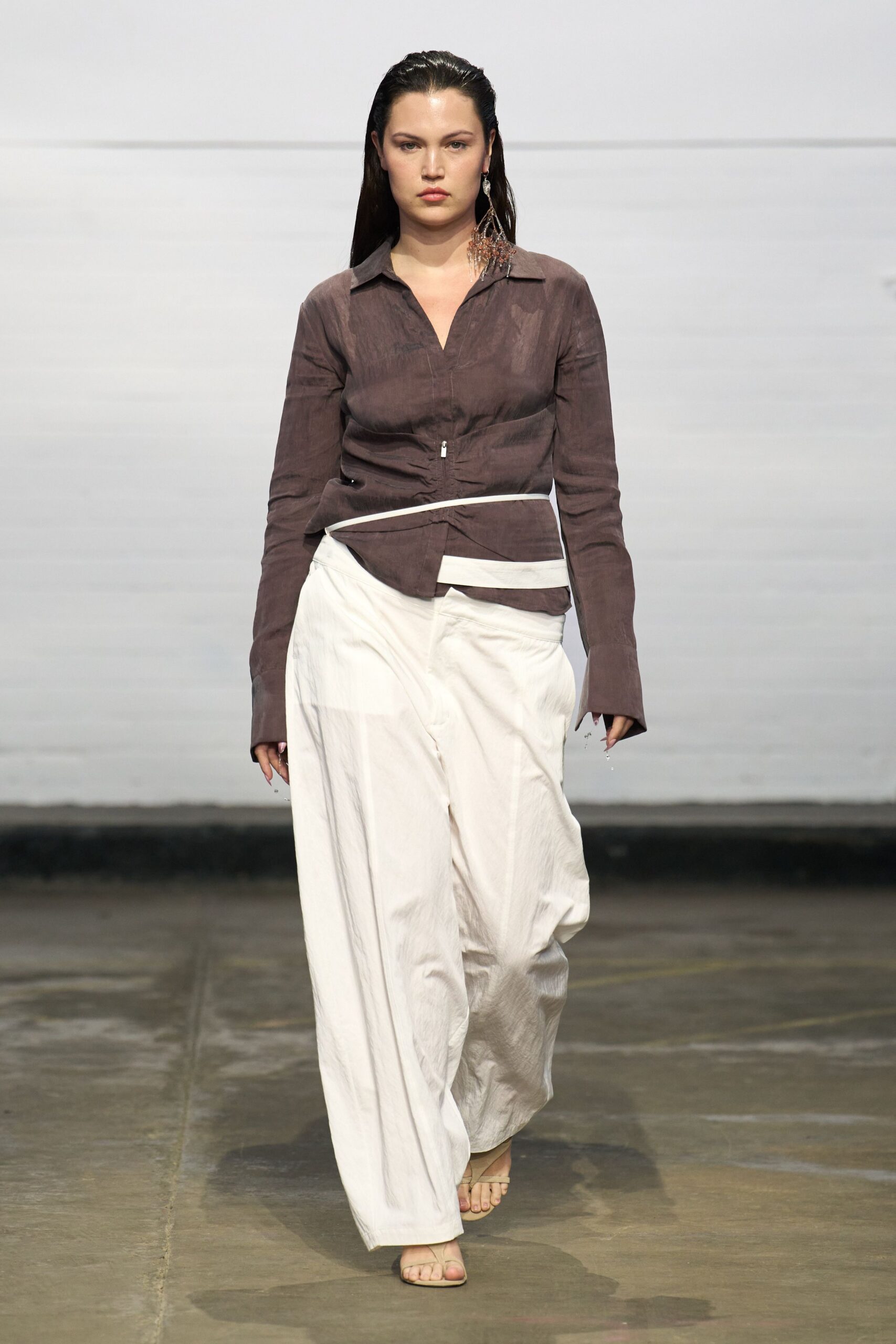 white cotton relaxed pleated pants
