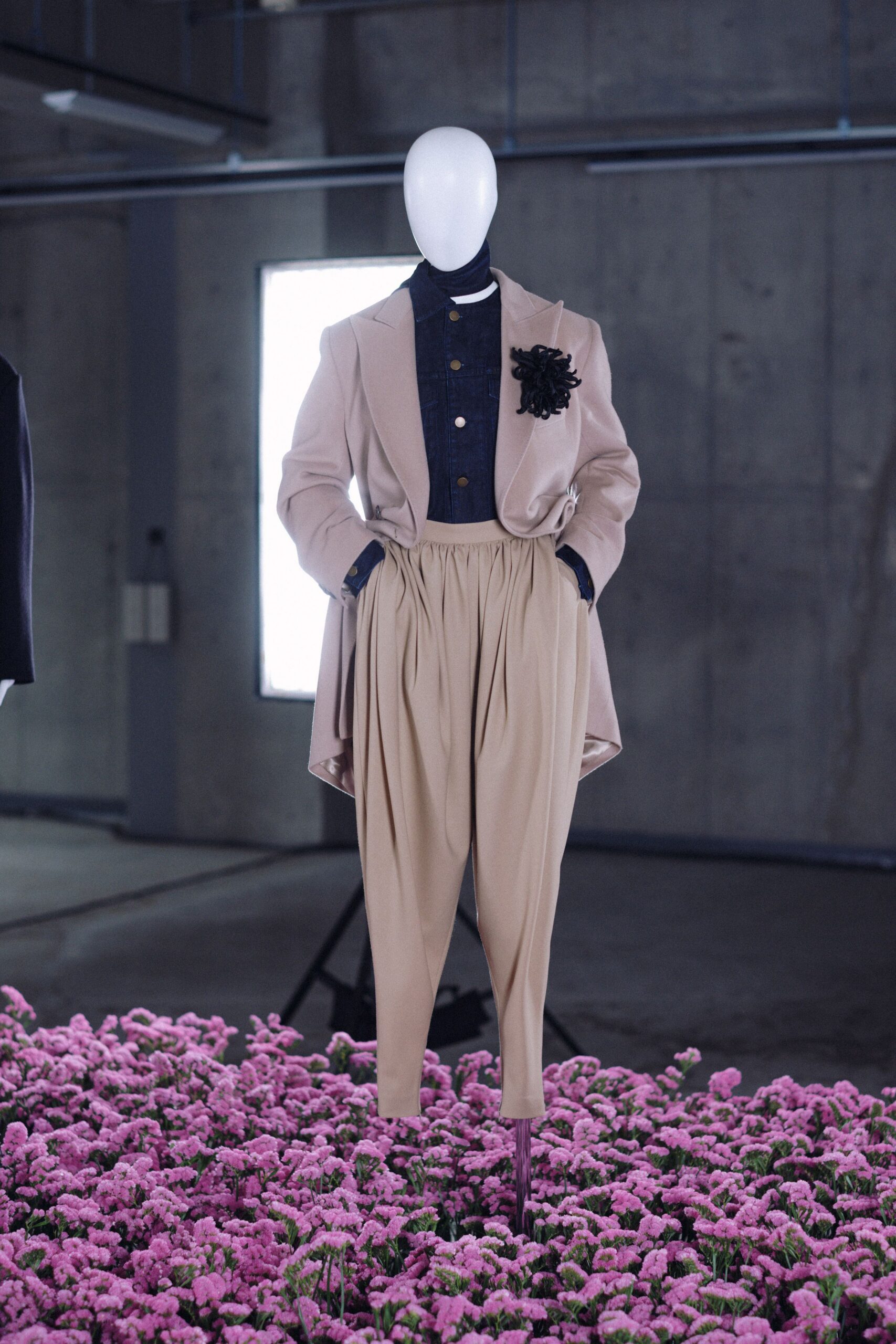 beige cotton long-sleeve collared tailored buttoned blazer