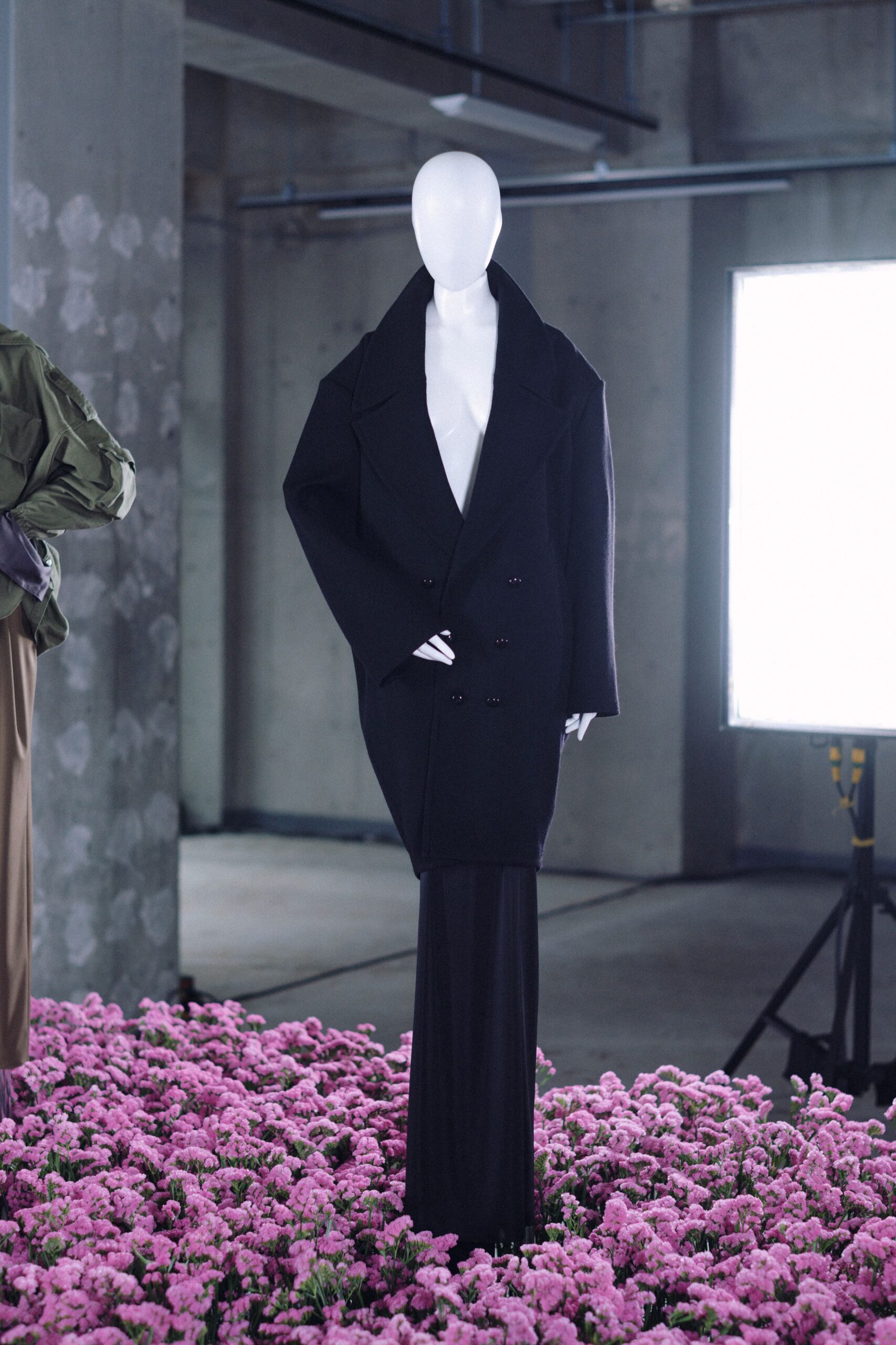 black wool long-sleeve double-breasted structured coat