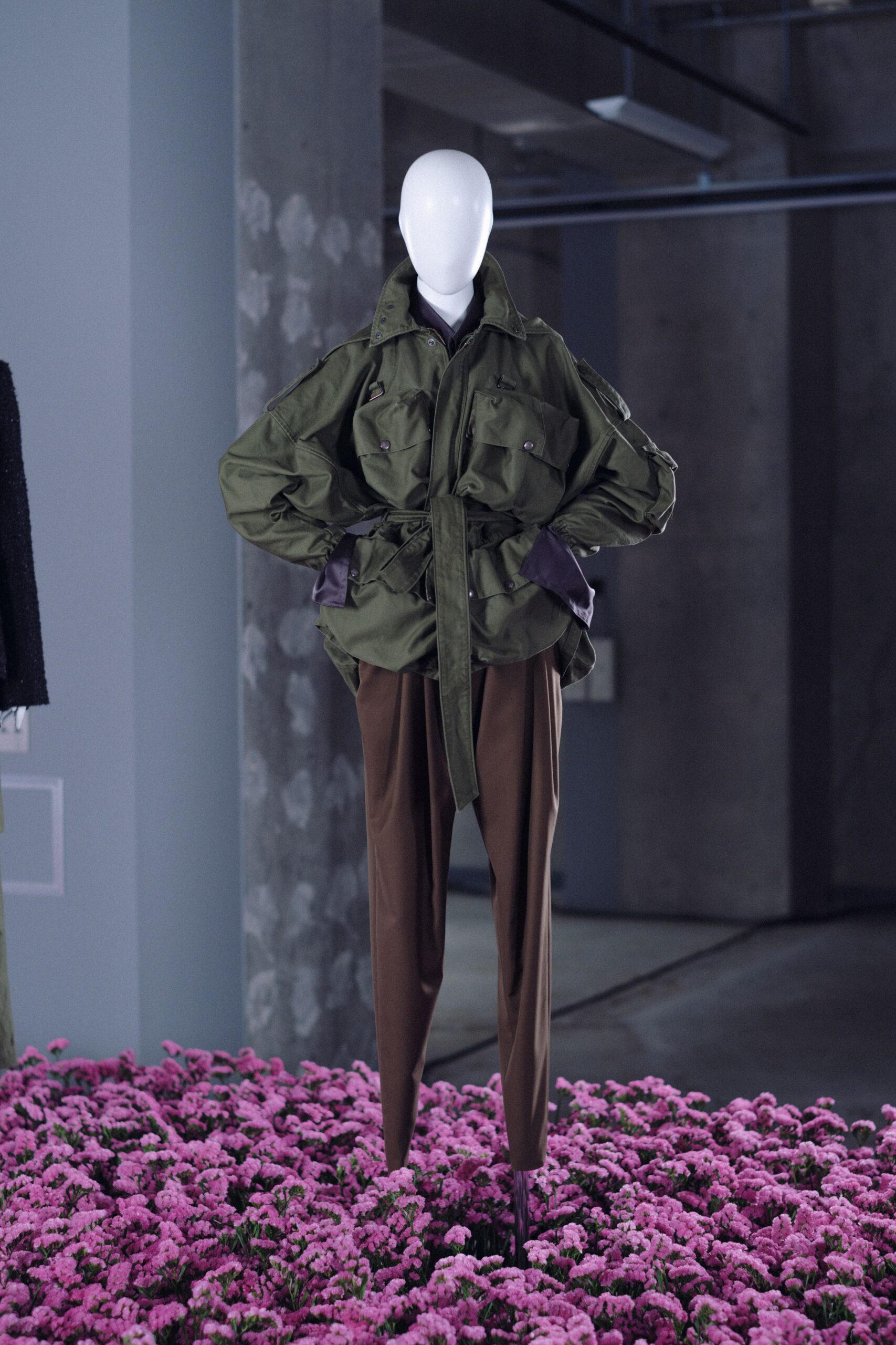 green cotton long-sleeve collared relaxed zippered pockets jacket