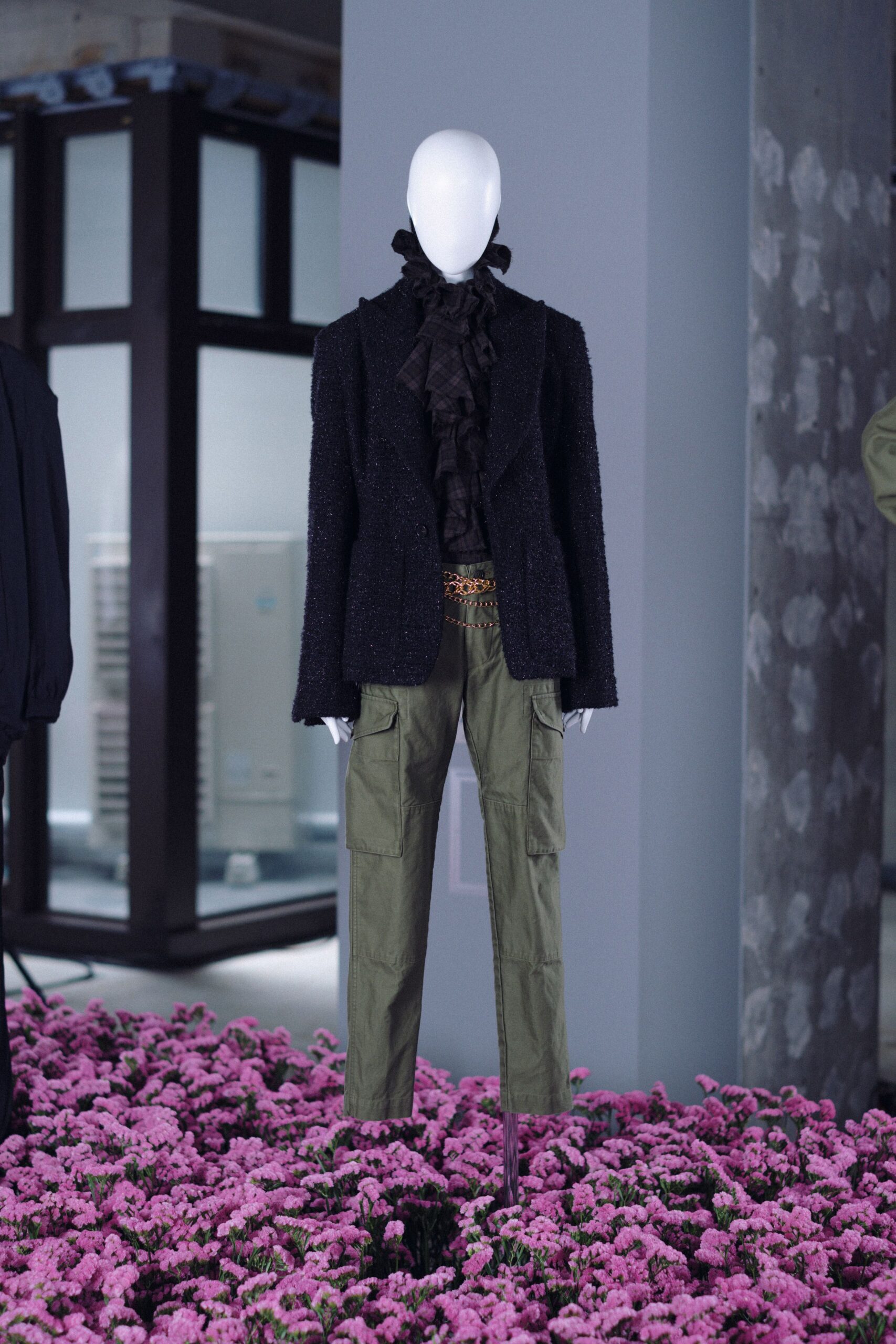 black cotton long-sleeve collared structured ruffled blazer