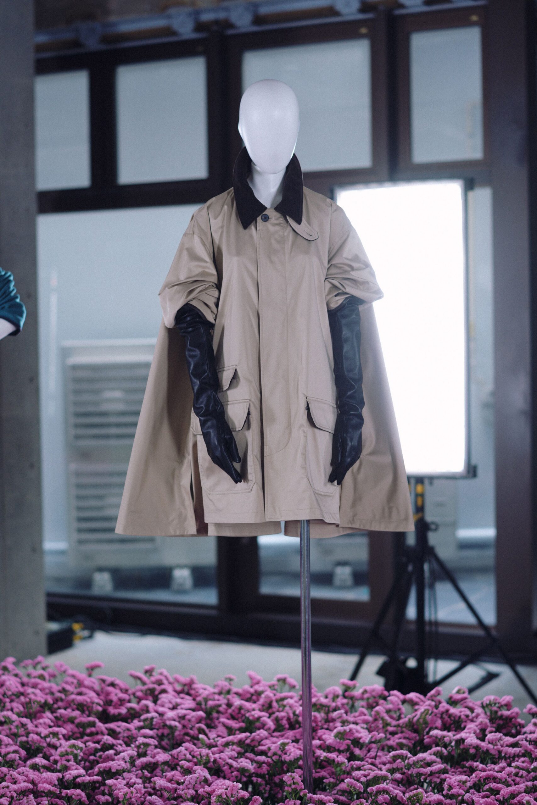 beige cotton collared relaxed pockets cape