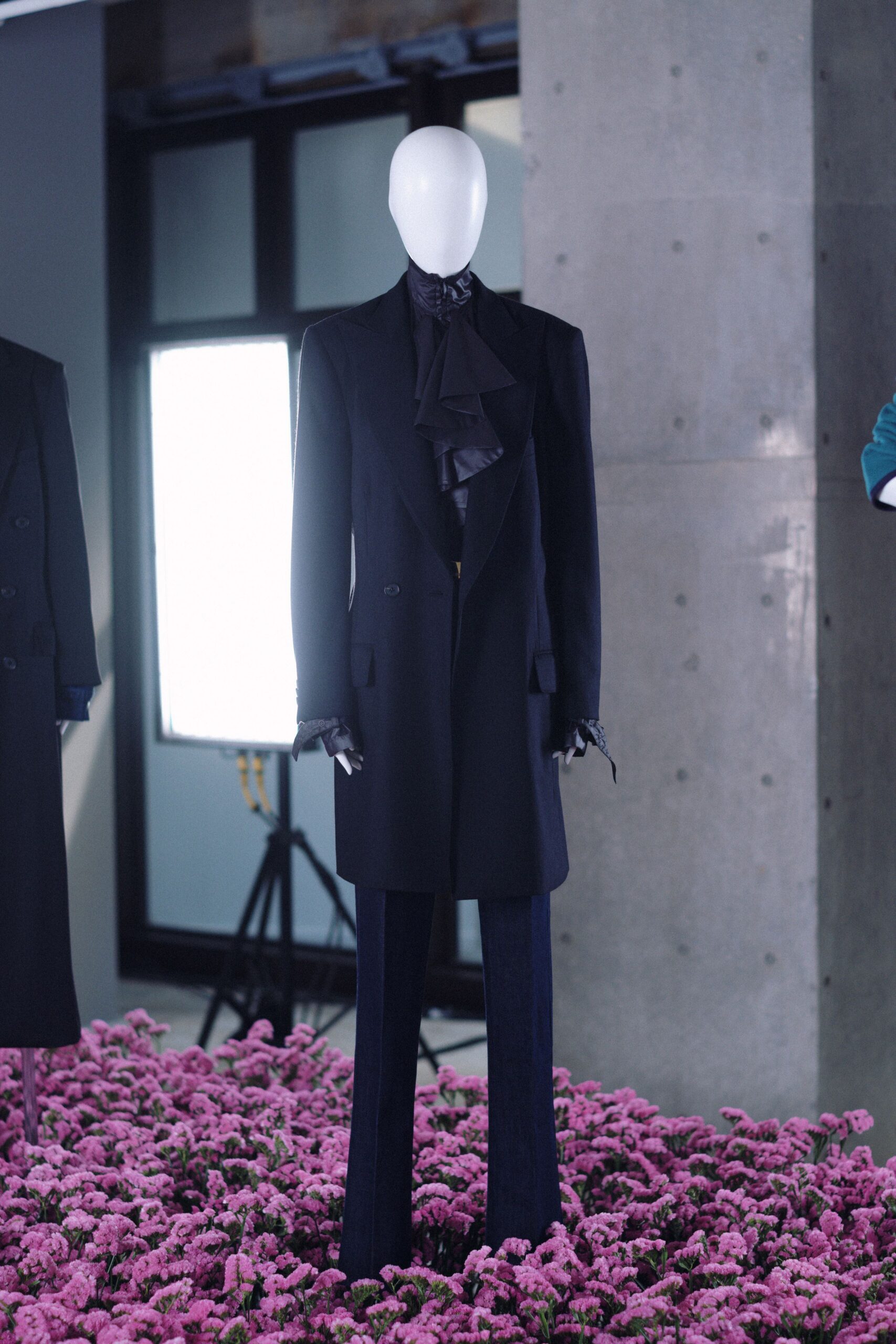 black wool long-sleeve collared structured ruffled blazer