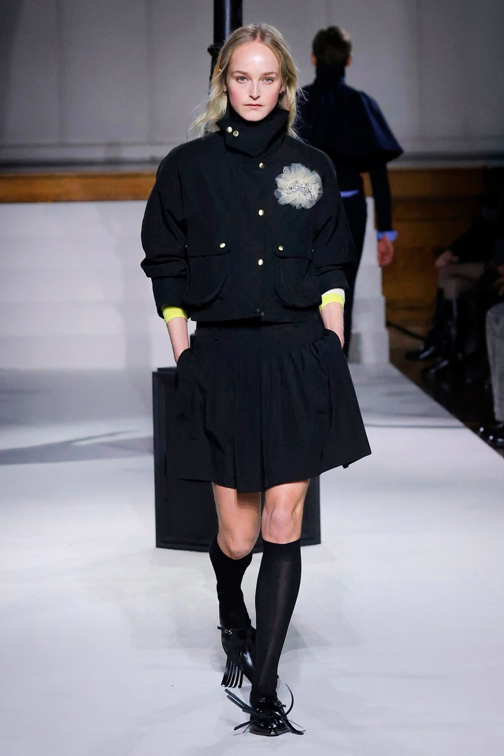 black cotton long-sleeve collared relaxed buttoned jacket