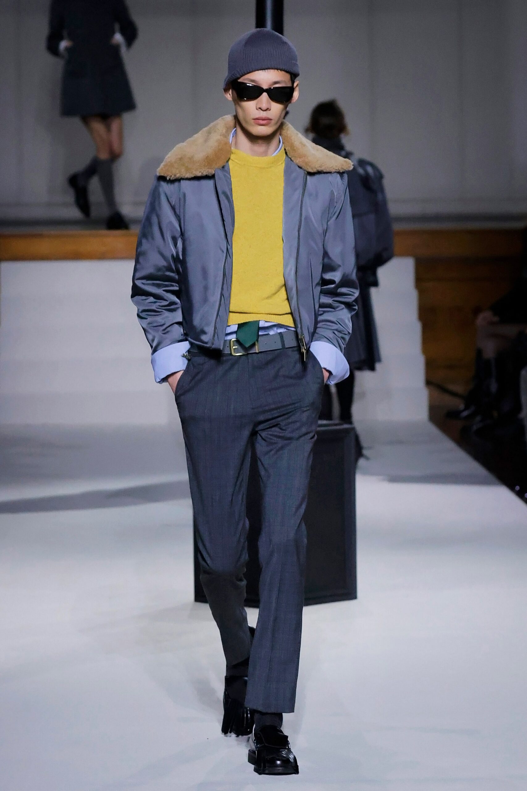gray cotton long-sleeve collared fitted zippered jacket