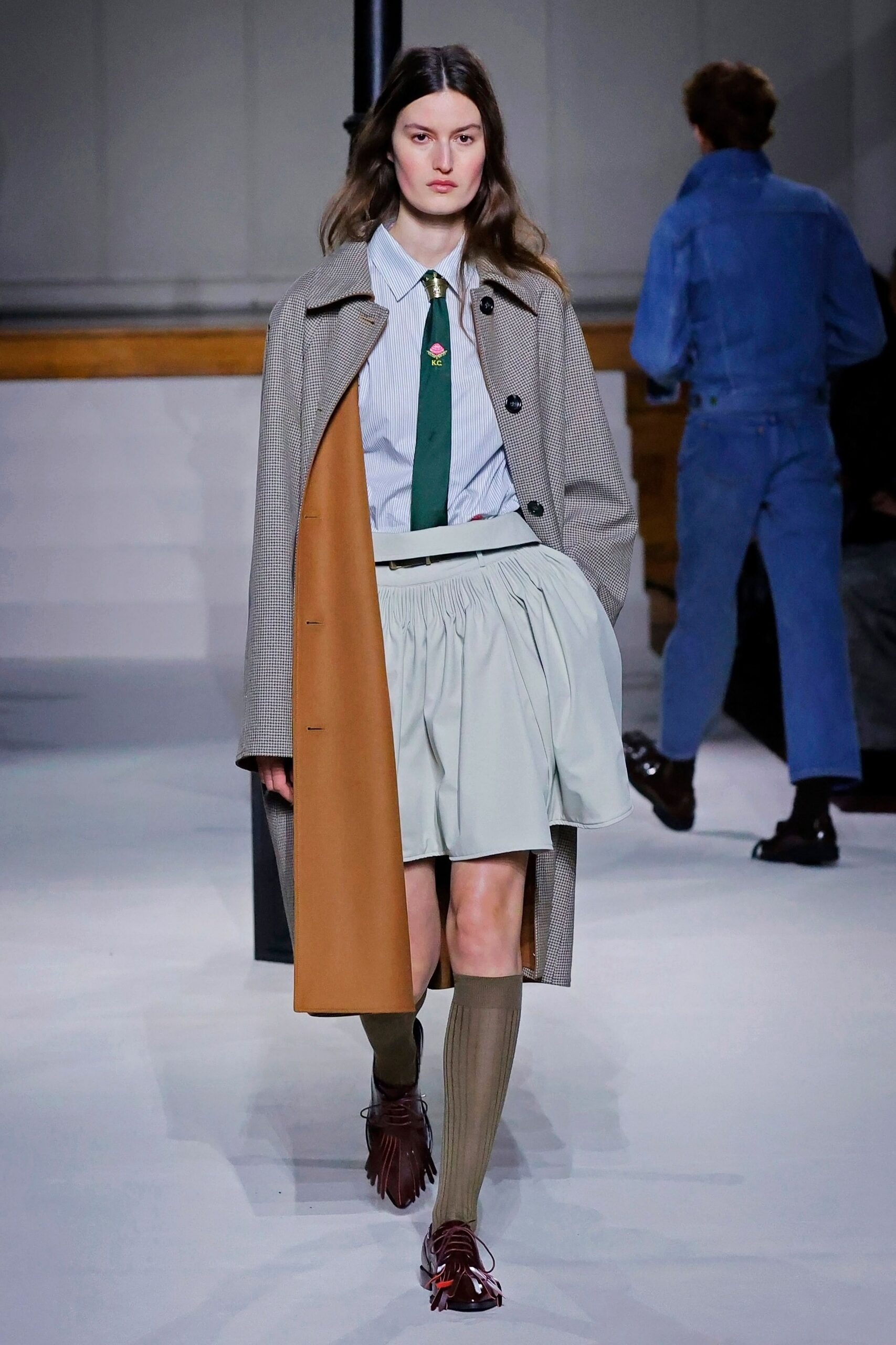 gray wool long-sleeve collared relaxed buttoned coat