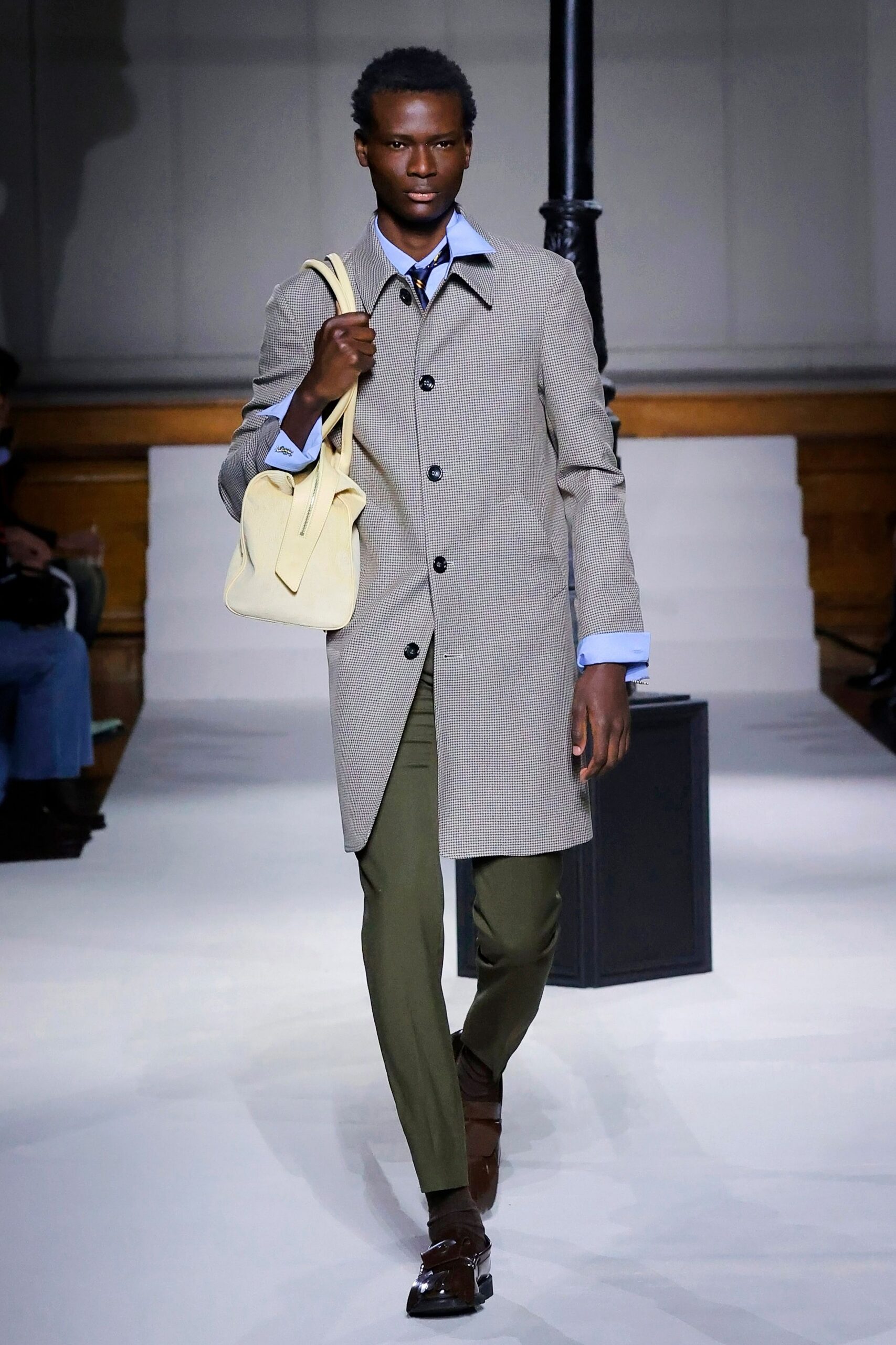 gray wool long-sleeve collared fitted buttoned coat