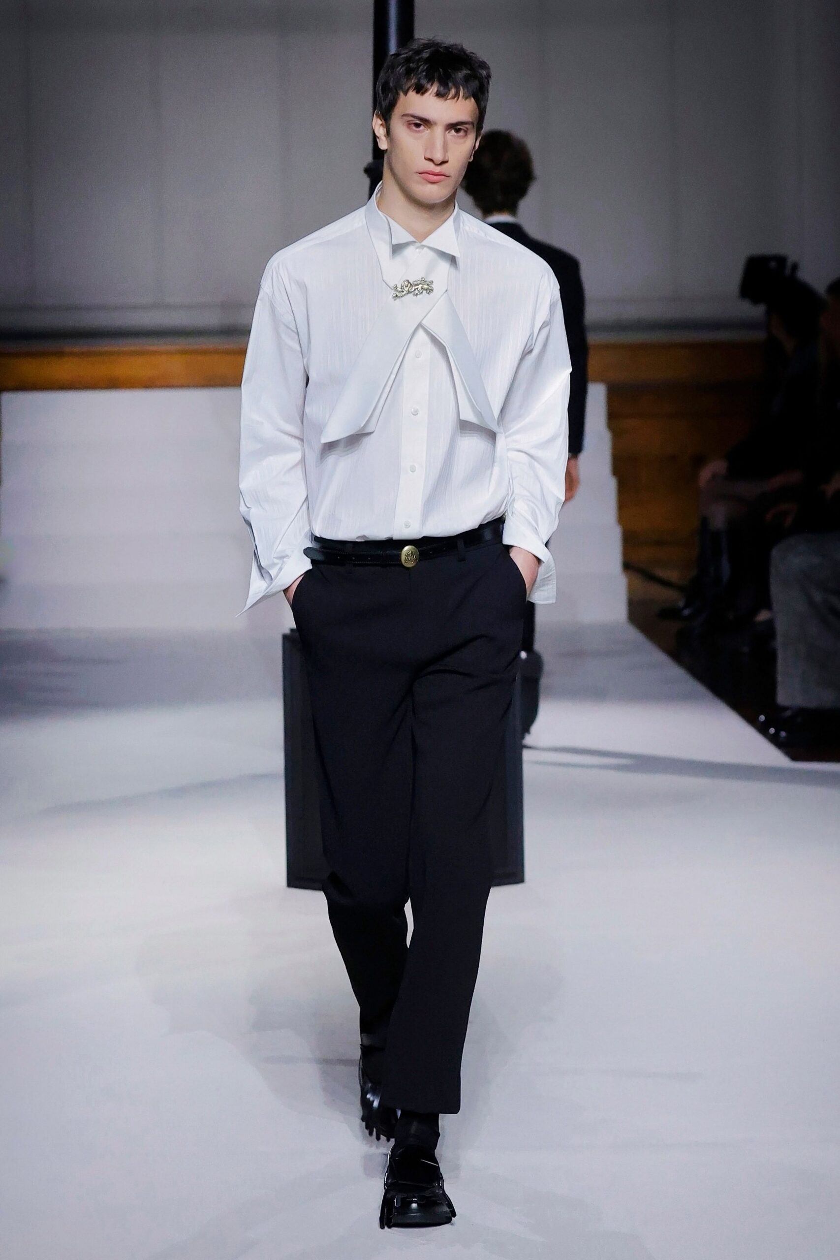 white cotton long-sleeve collared fitted pleated shirt
