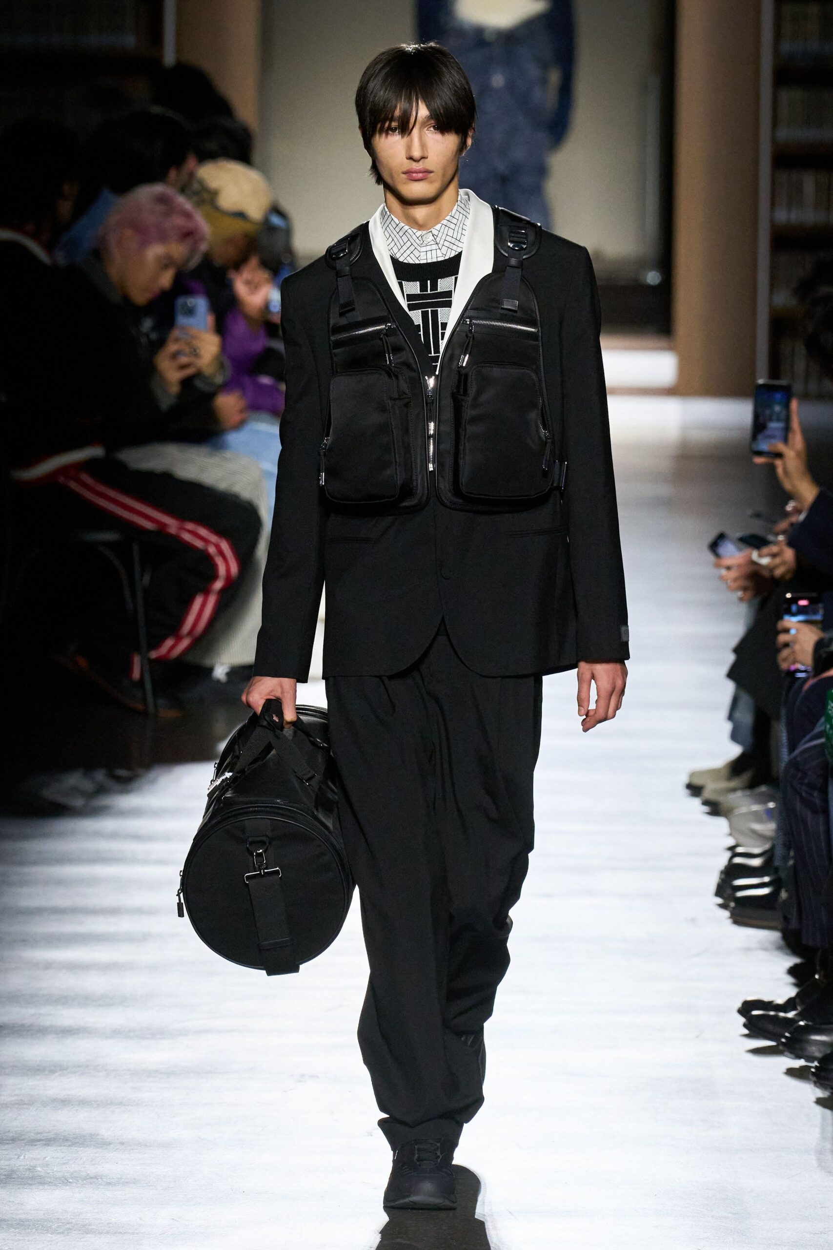 black cotton long-sleeve collared relaxed zippered suit