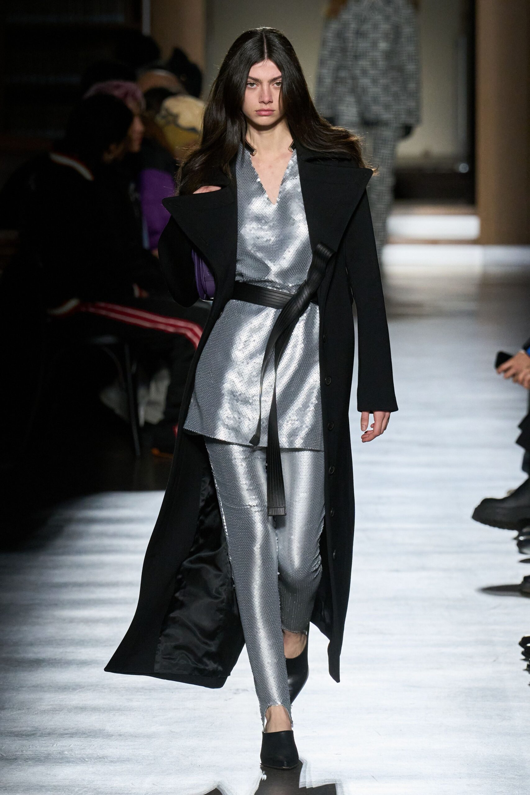 black wool long-sleeve collared fitted zippered coat