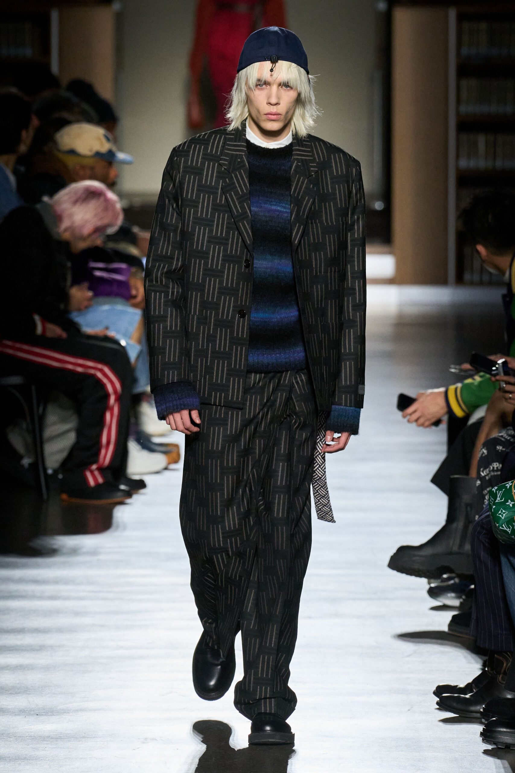 black wool long-sleeve collared tailored printed suit