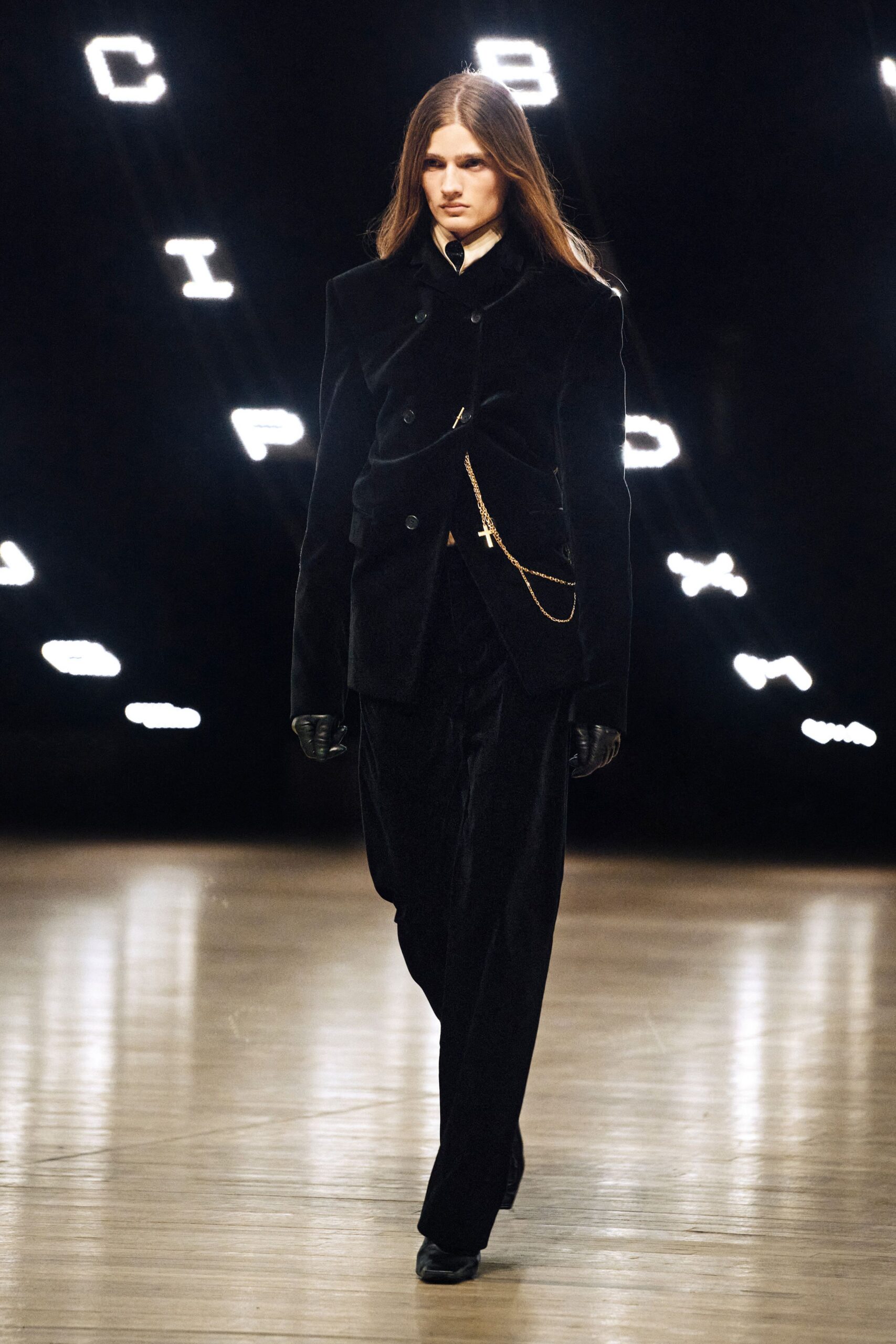 black velvet long-sleeve collared tailored buttoned blazer