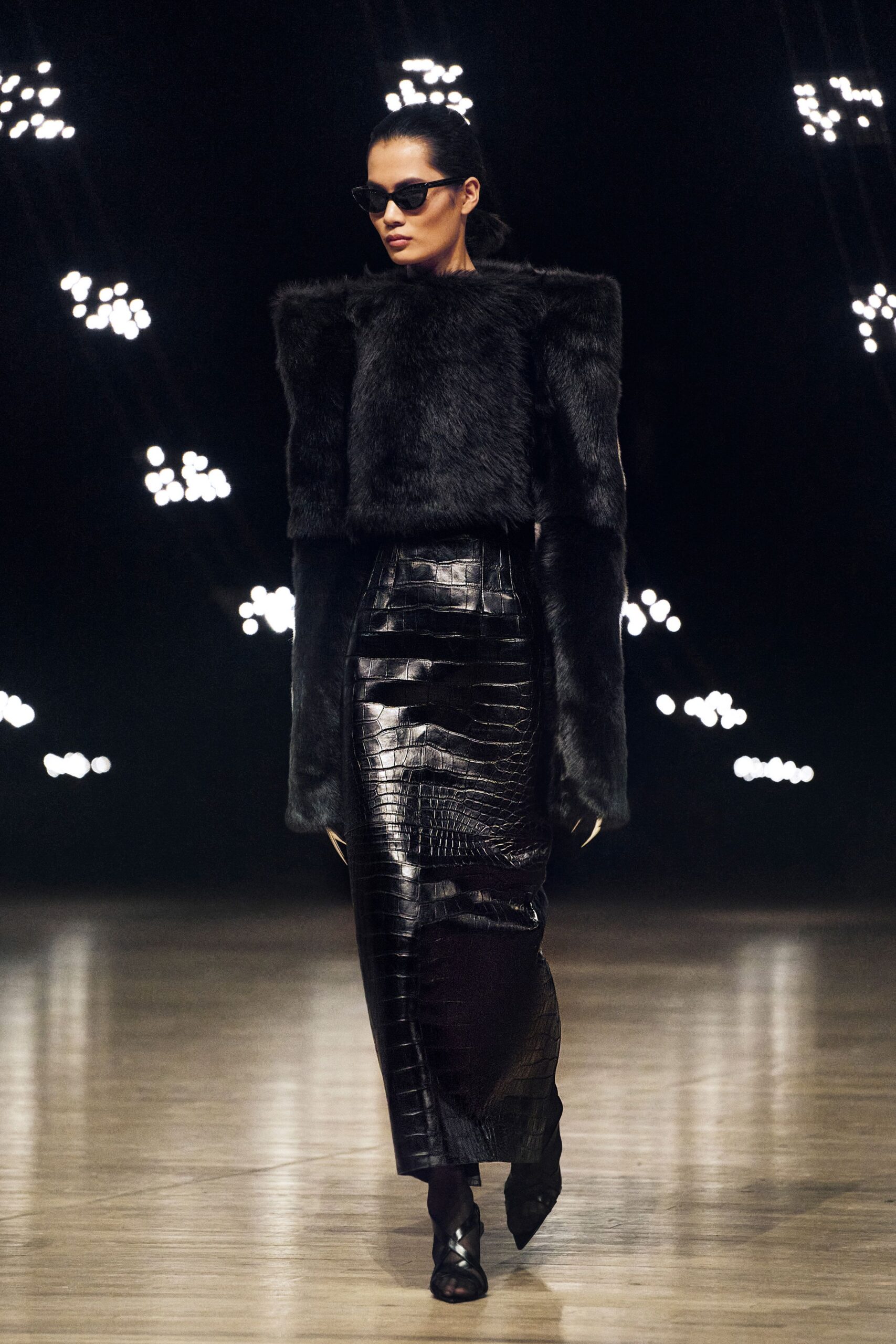 black fur long-sleeve fitted layered coat