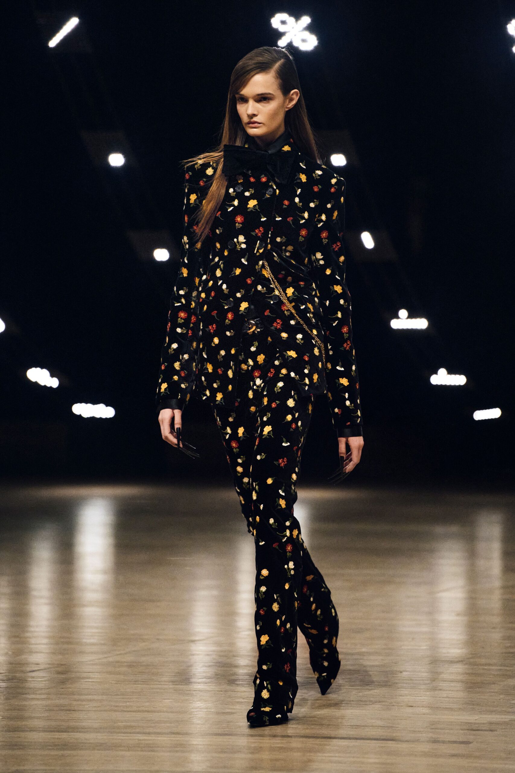 black velvet long-sleeve collared fitted floral embroidered suit