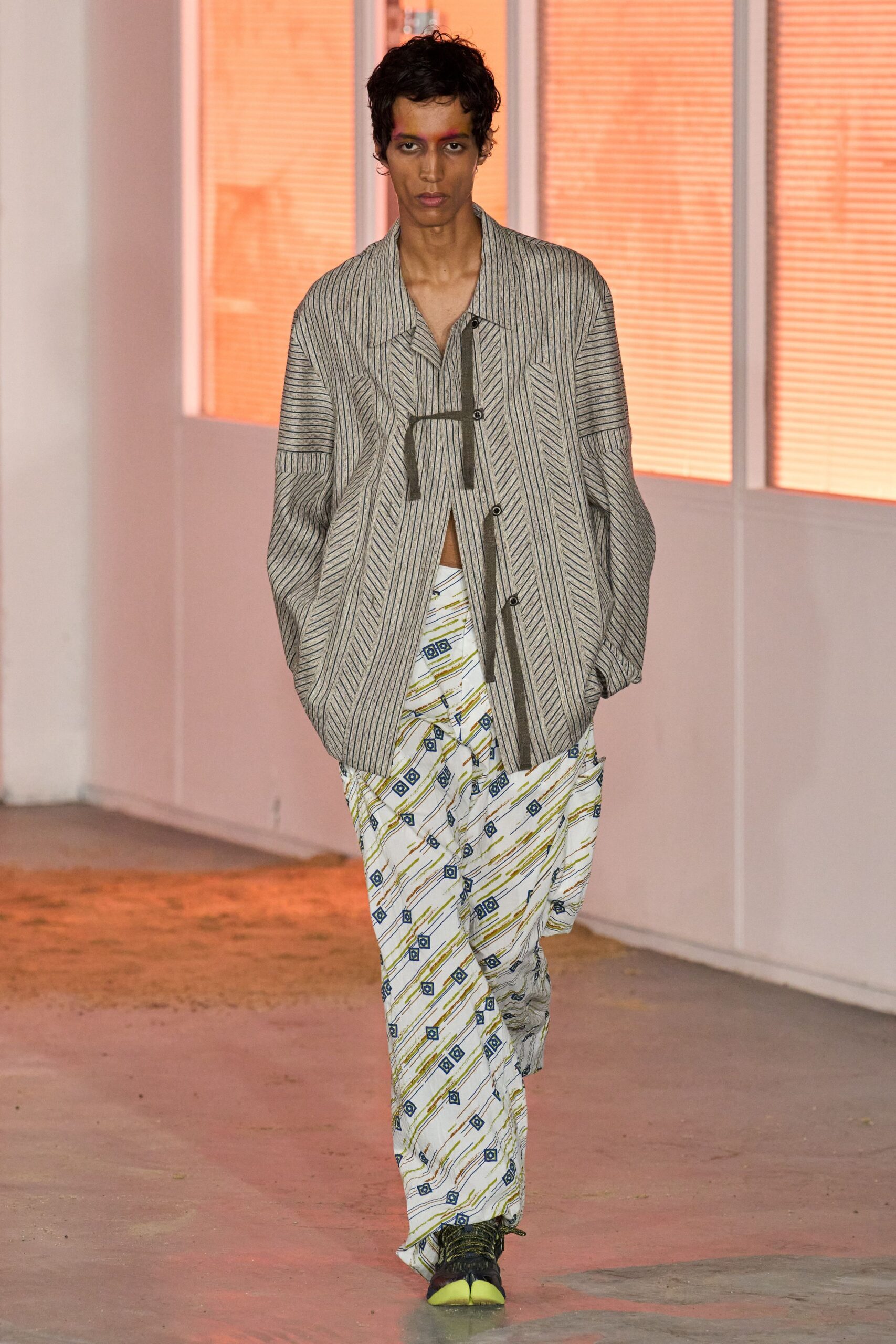 gray cotton long-sleeve collared oversized striped jacket
