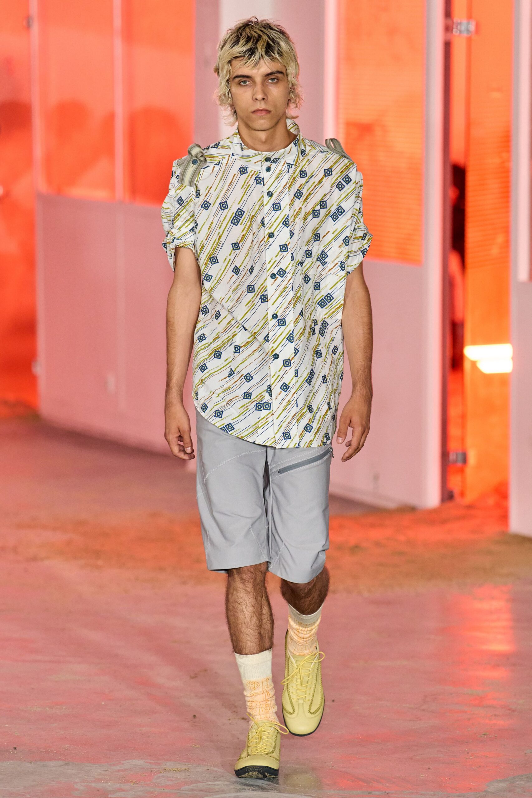 yellow short-sleeve collared relaxed printed shirt