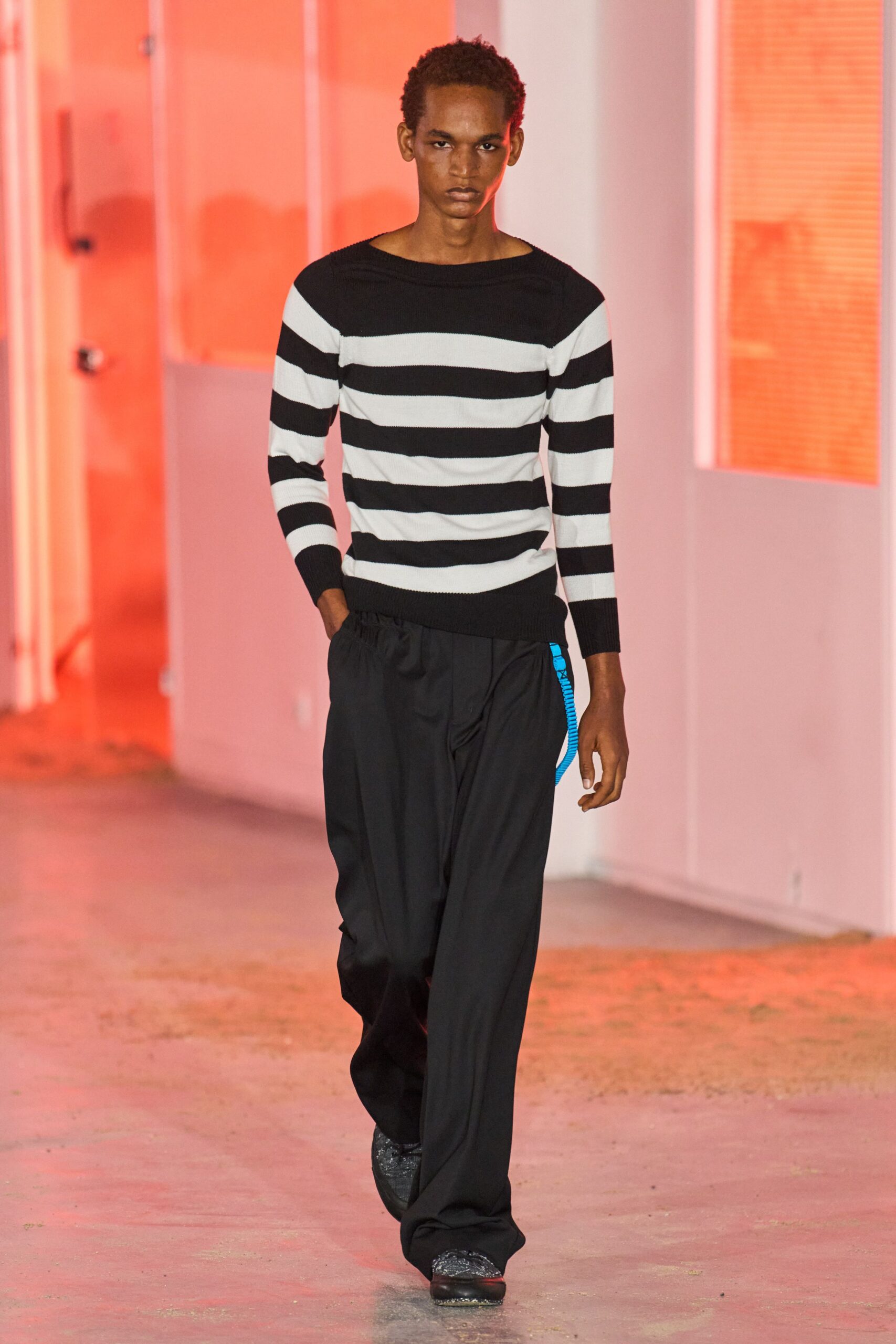 black cotton long-sleeve collared fitted striped sweater