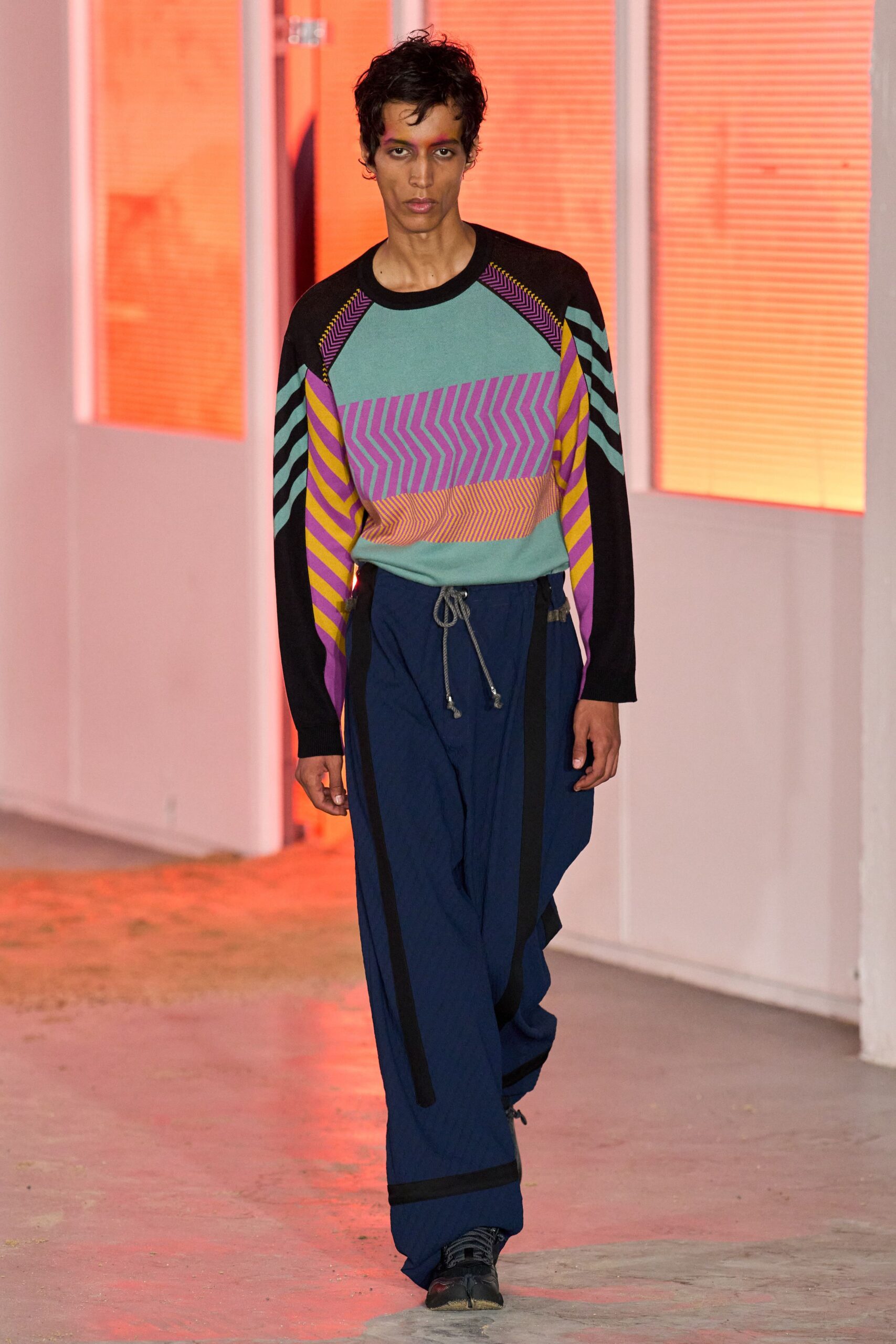 black cotton long-sleeve collared relaxed printed sweater