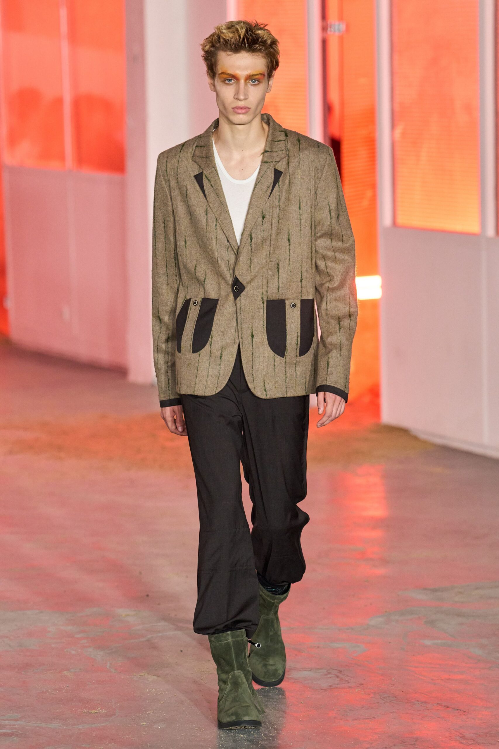 brown tweed long-sleeve collared tailored buttoned pockets blazer
