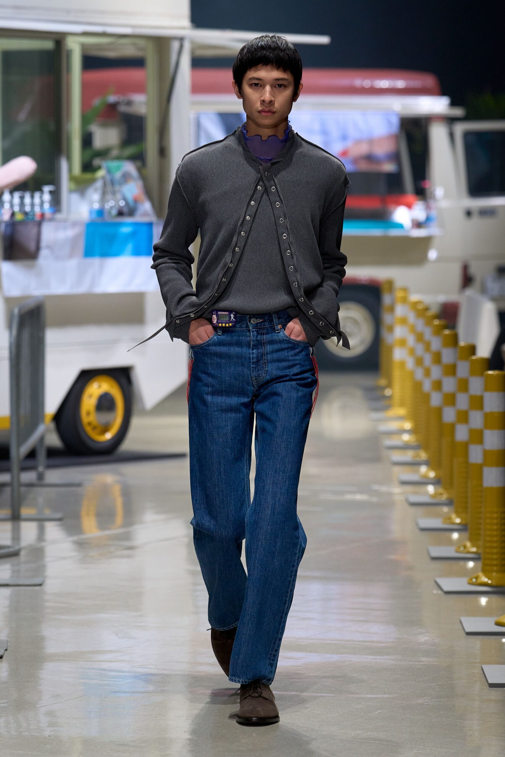 gray cotton long-sleeve collared fitted buttoned top