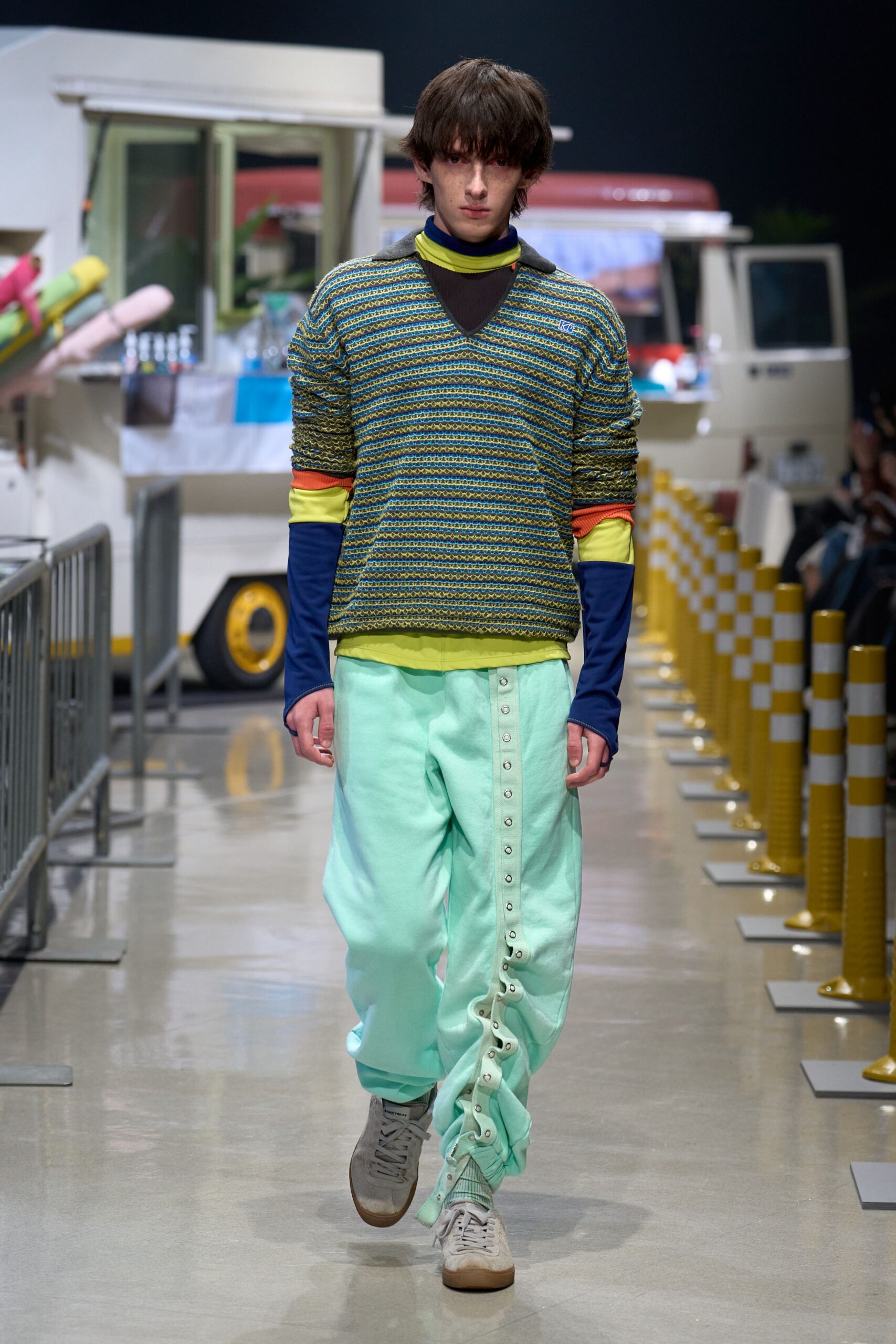 green cotton relaxed buttoned pants