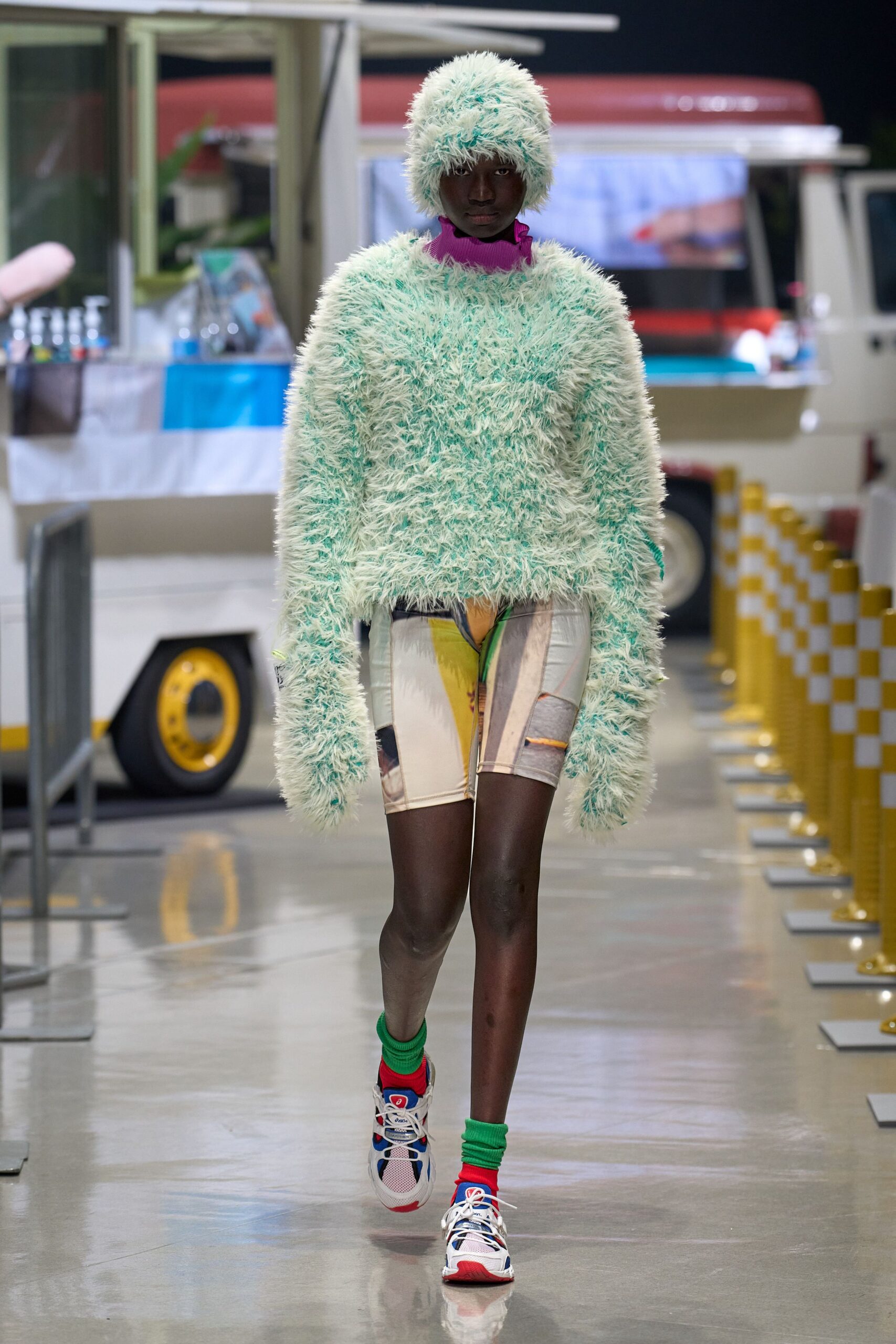 green fur long-sleeve oversized textured sweater