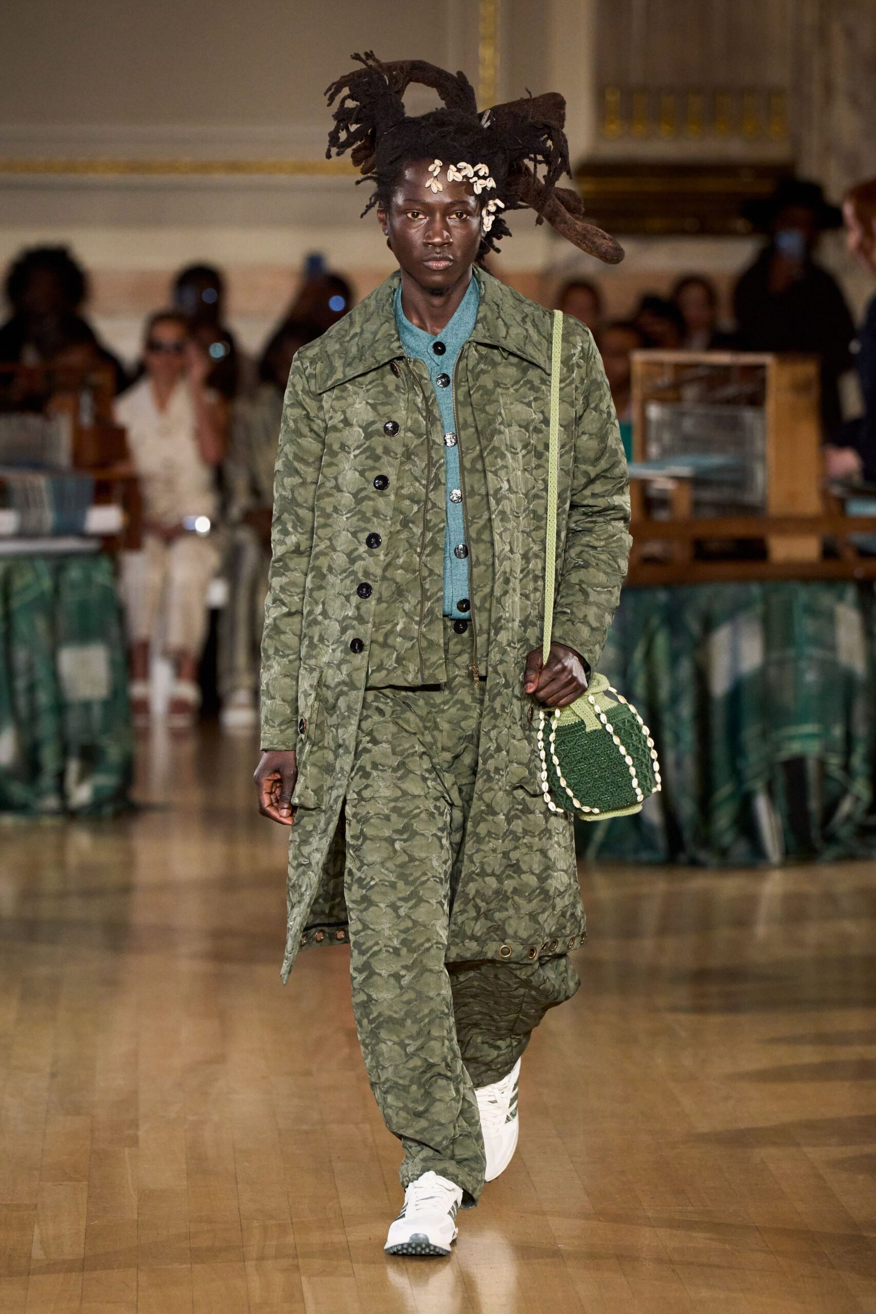 green cotton long-sleeve collared relaxed quilted coat